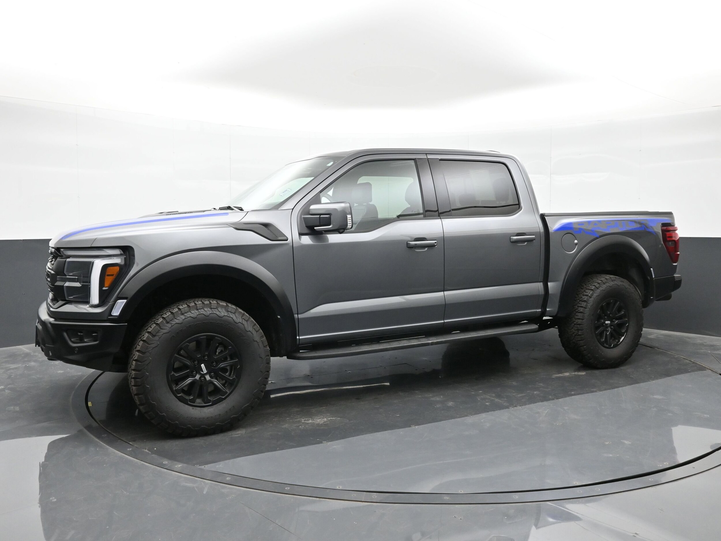 2025 Ford F-150 Raptor photo 4