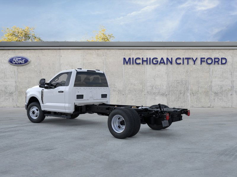 2025 Ford F-350 XLT photo 4