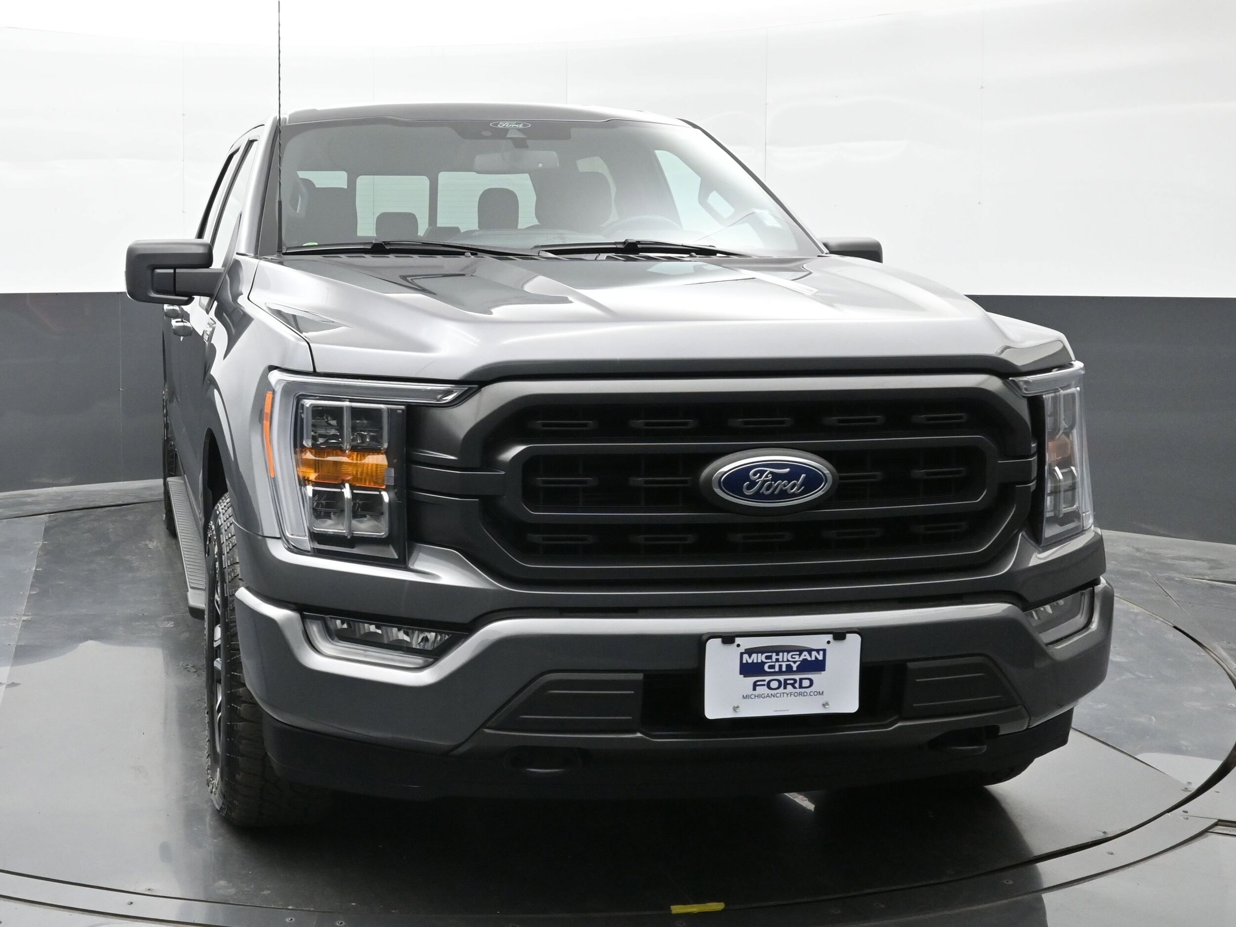 2021 Ford F-150 XLT photo 2