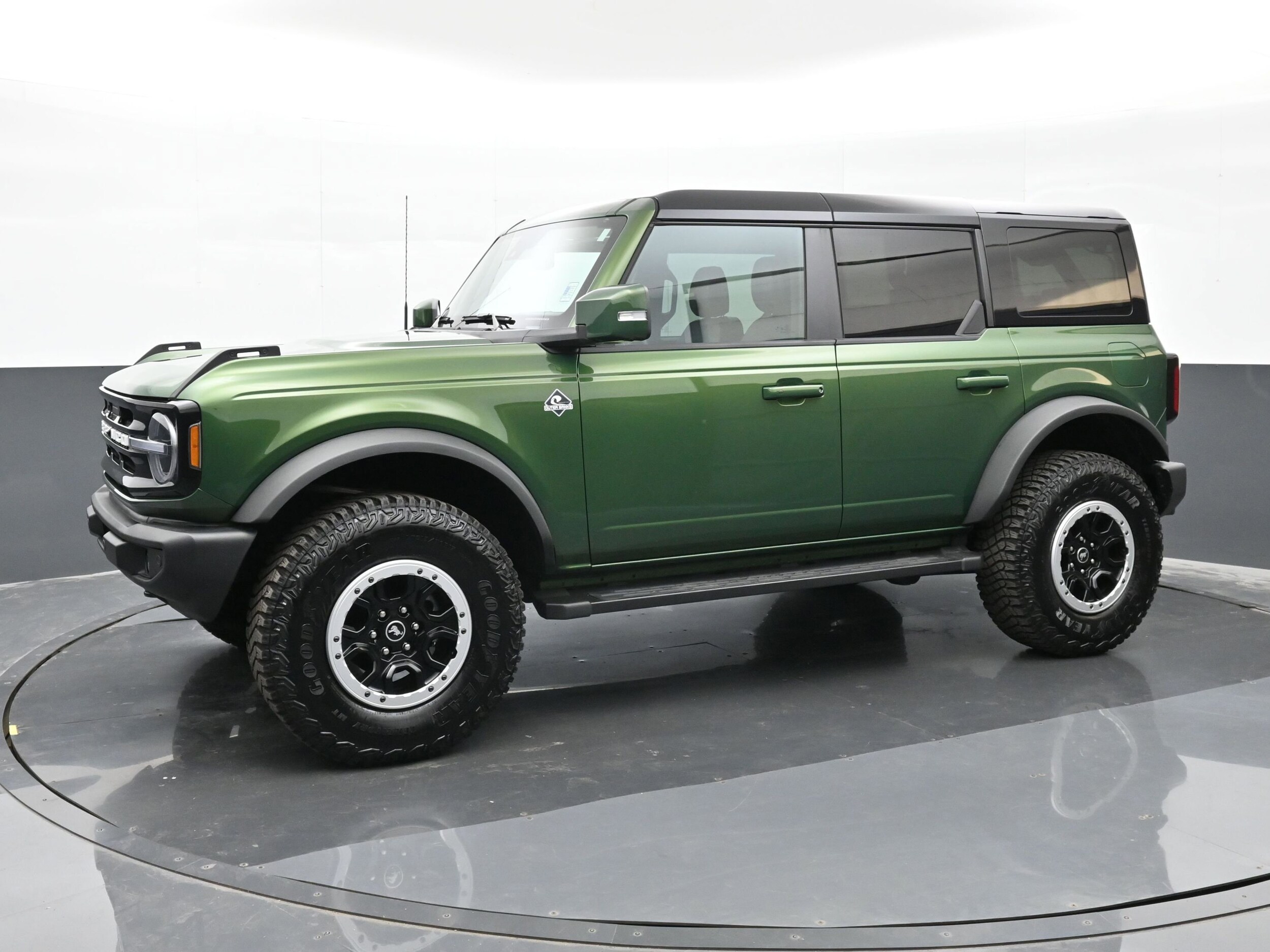 2024 Ford Bronco Outer Banks photo 4
