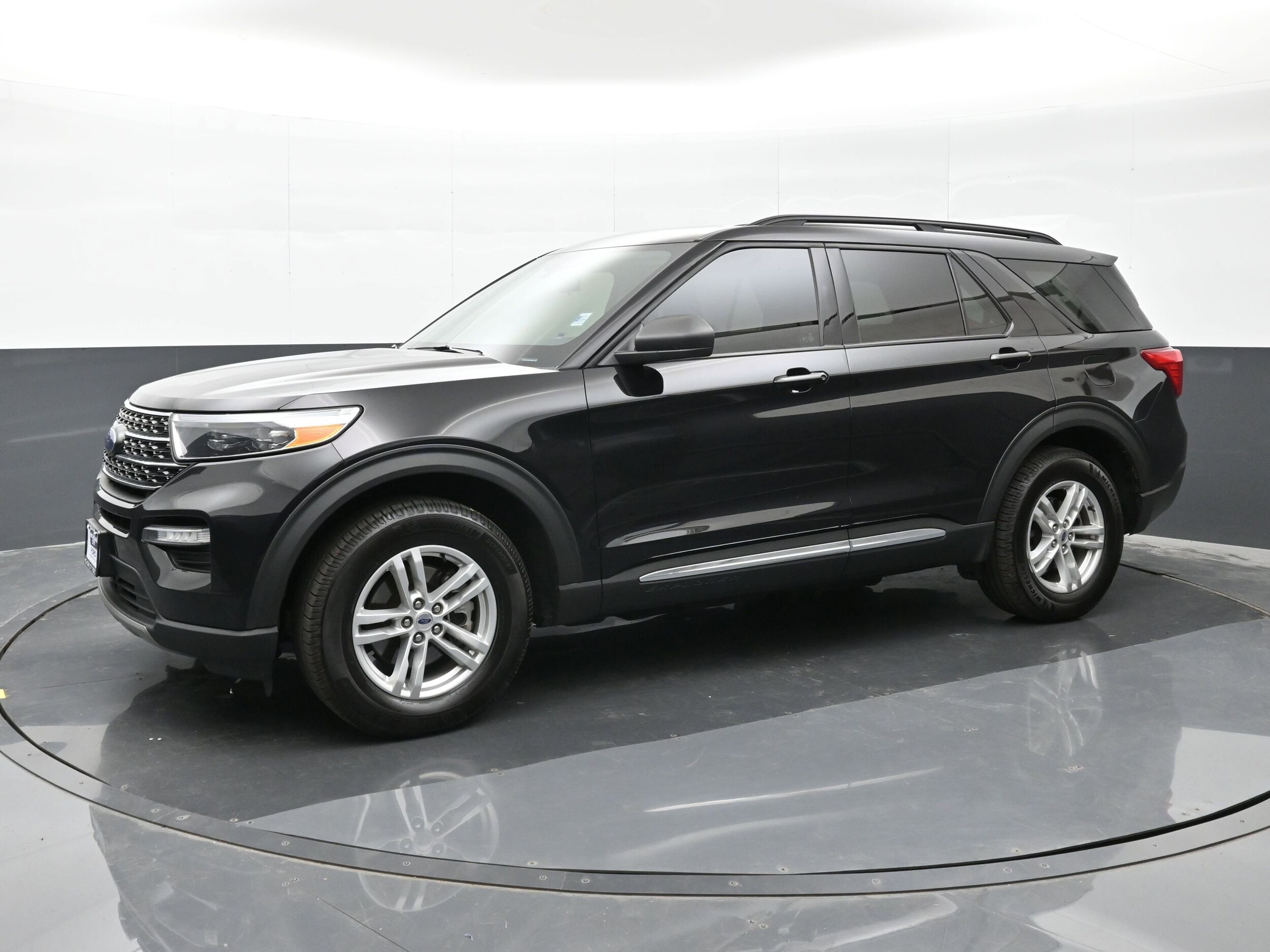 2022 Ford Explorer XLT photo 2