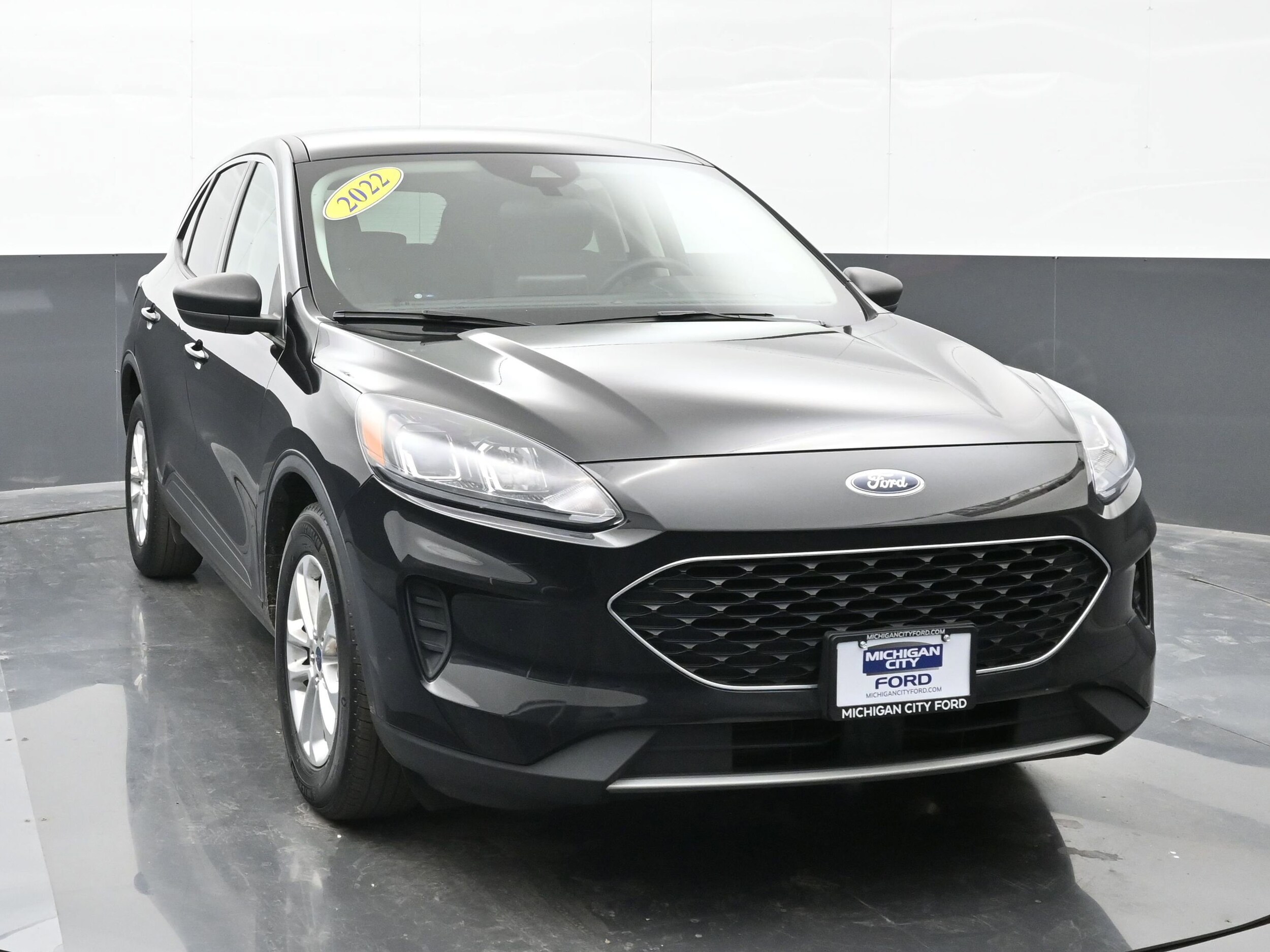 2022 Ford Escape SE photo 2