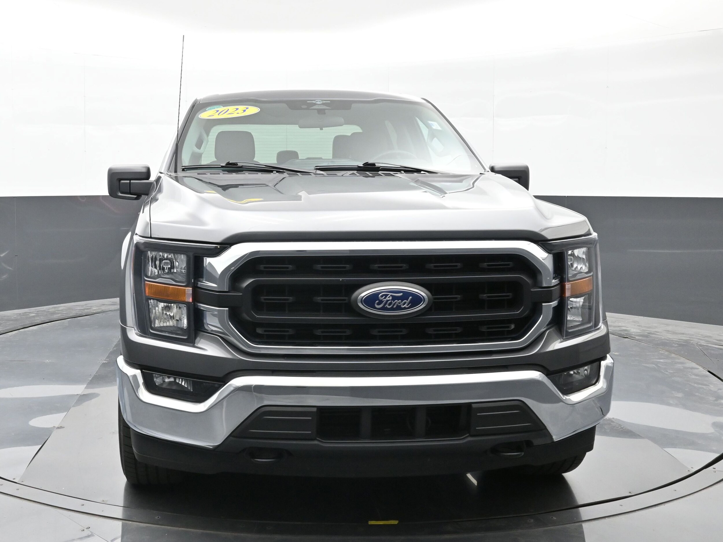 2023 Ford F-150 XLT photo 2