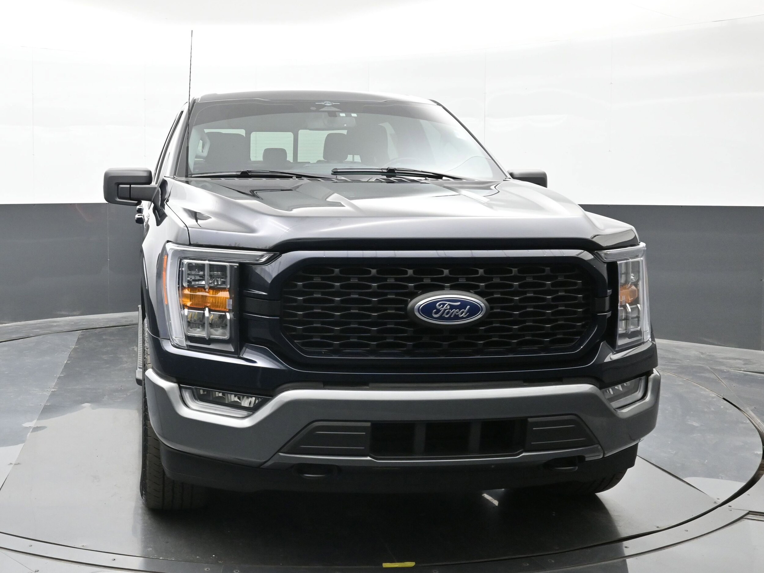 2023 Ford F-150 XLT photo 2