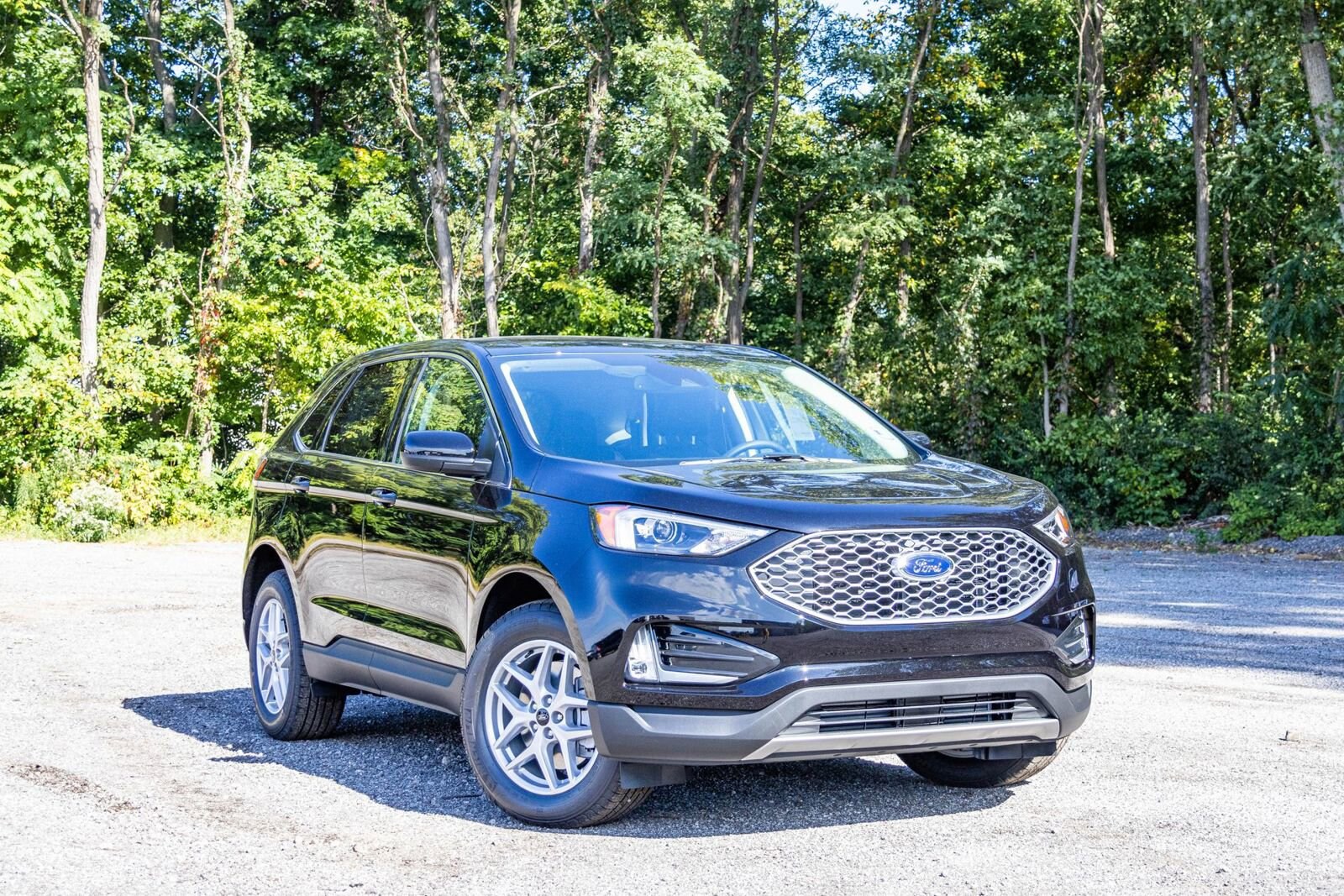2024 Ford Edge SEL photo 2