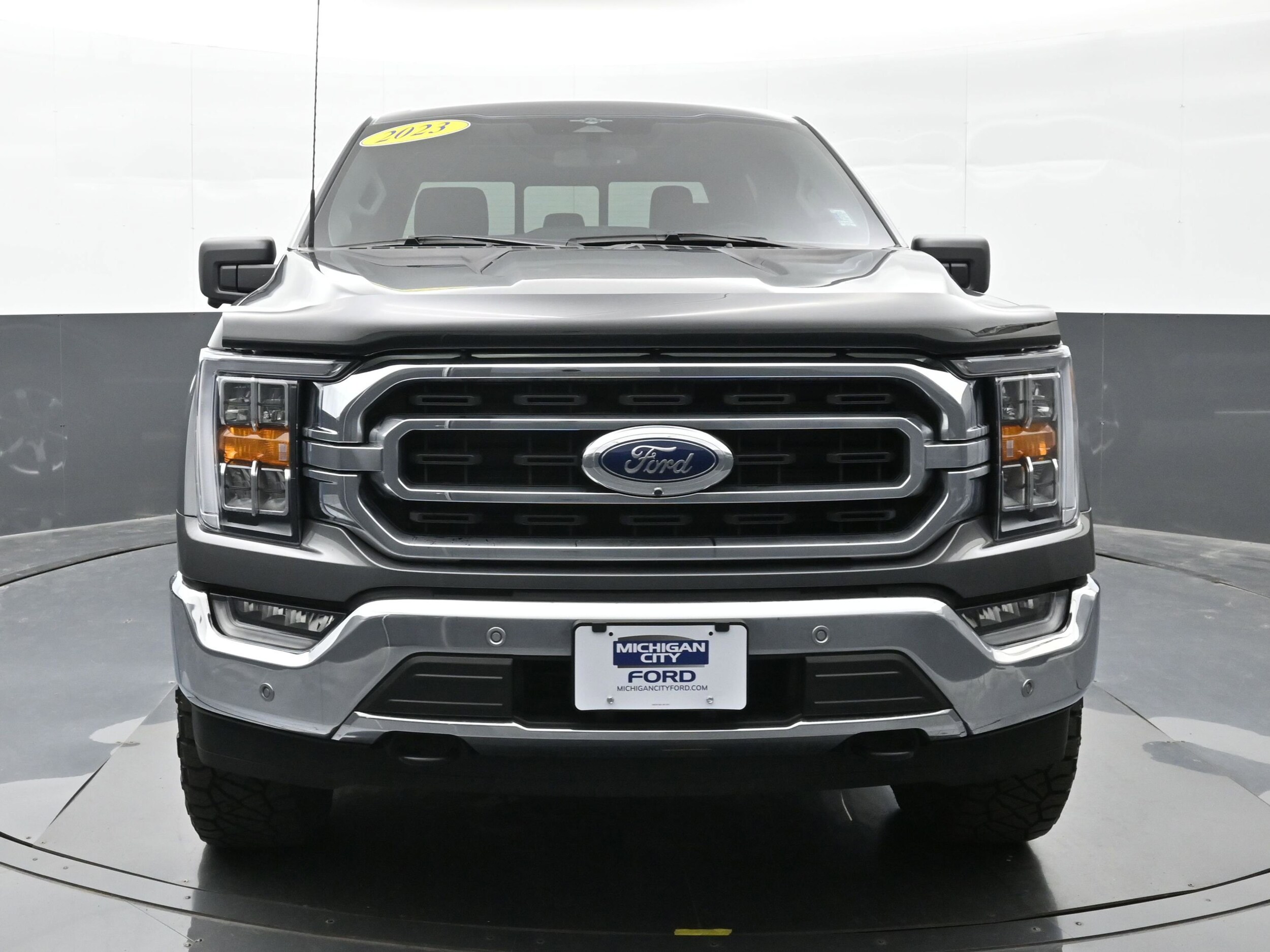 2023 Ford F-150 XLT photo 2