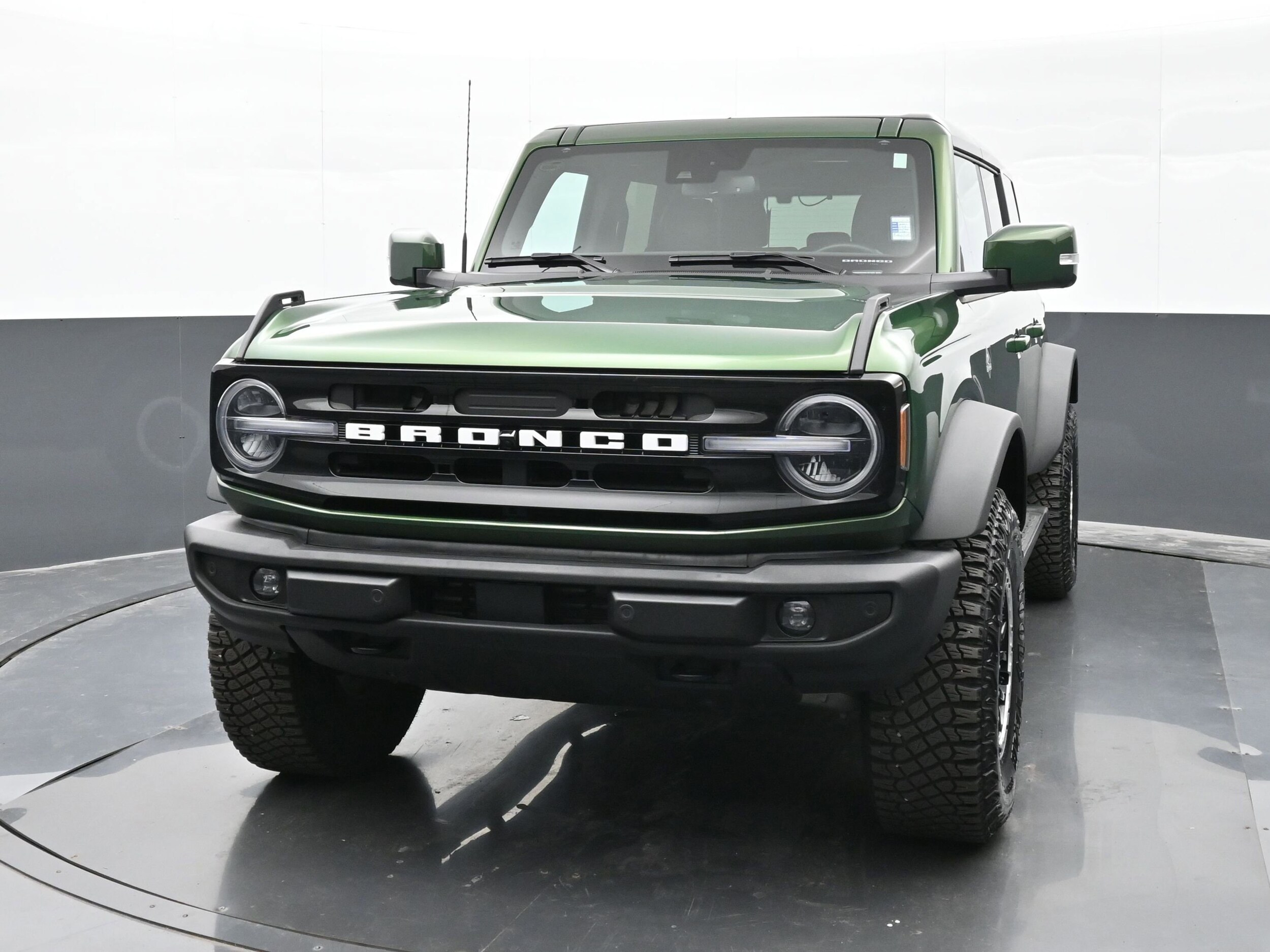 2024 Ford Bronco Outer Banks photo 3