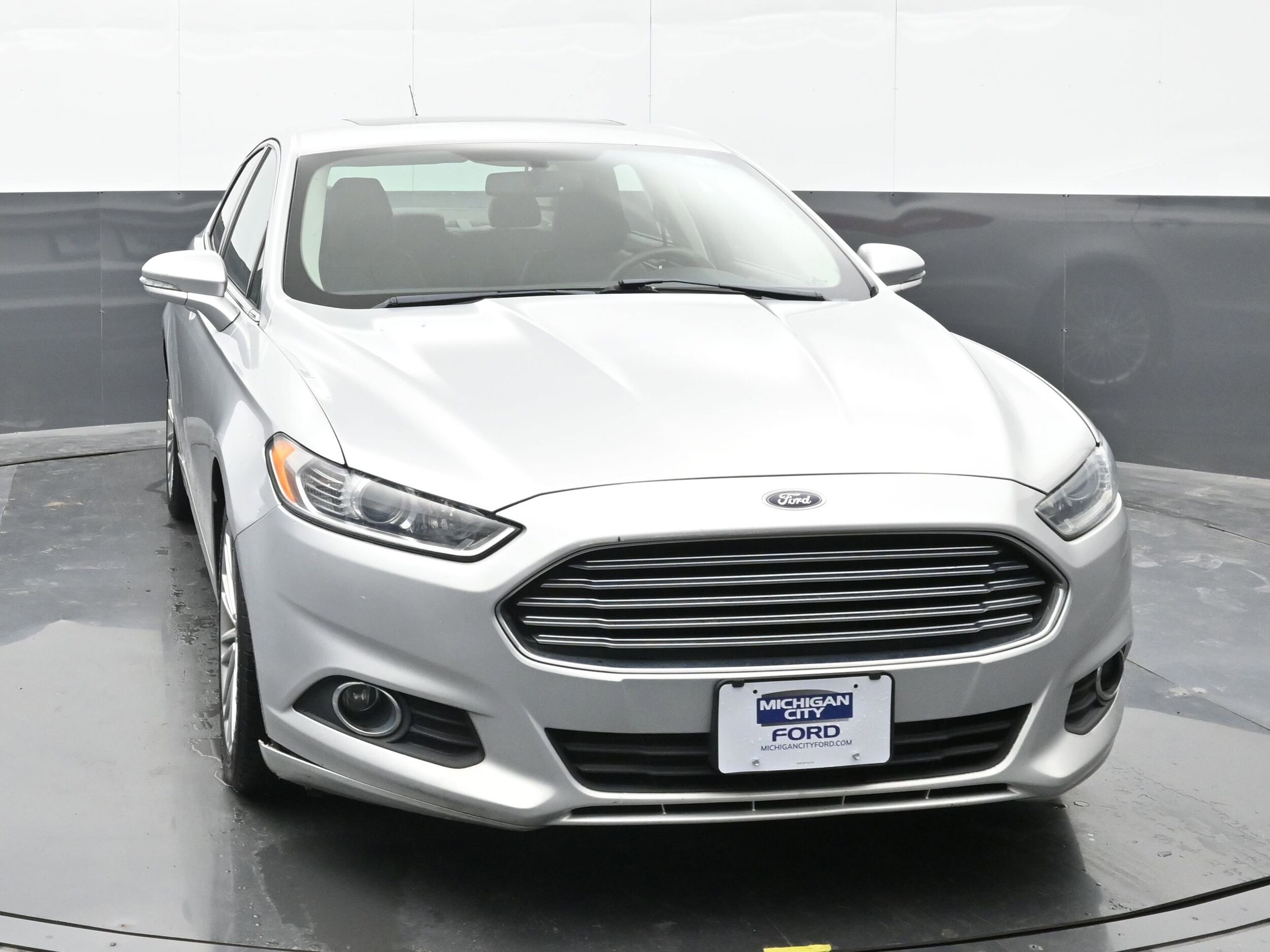 2014 Ford Fusion SE photo 2