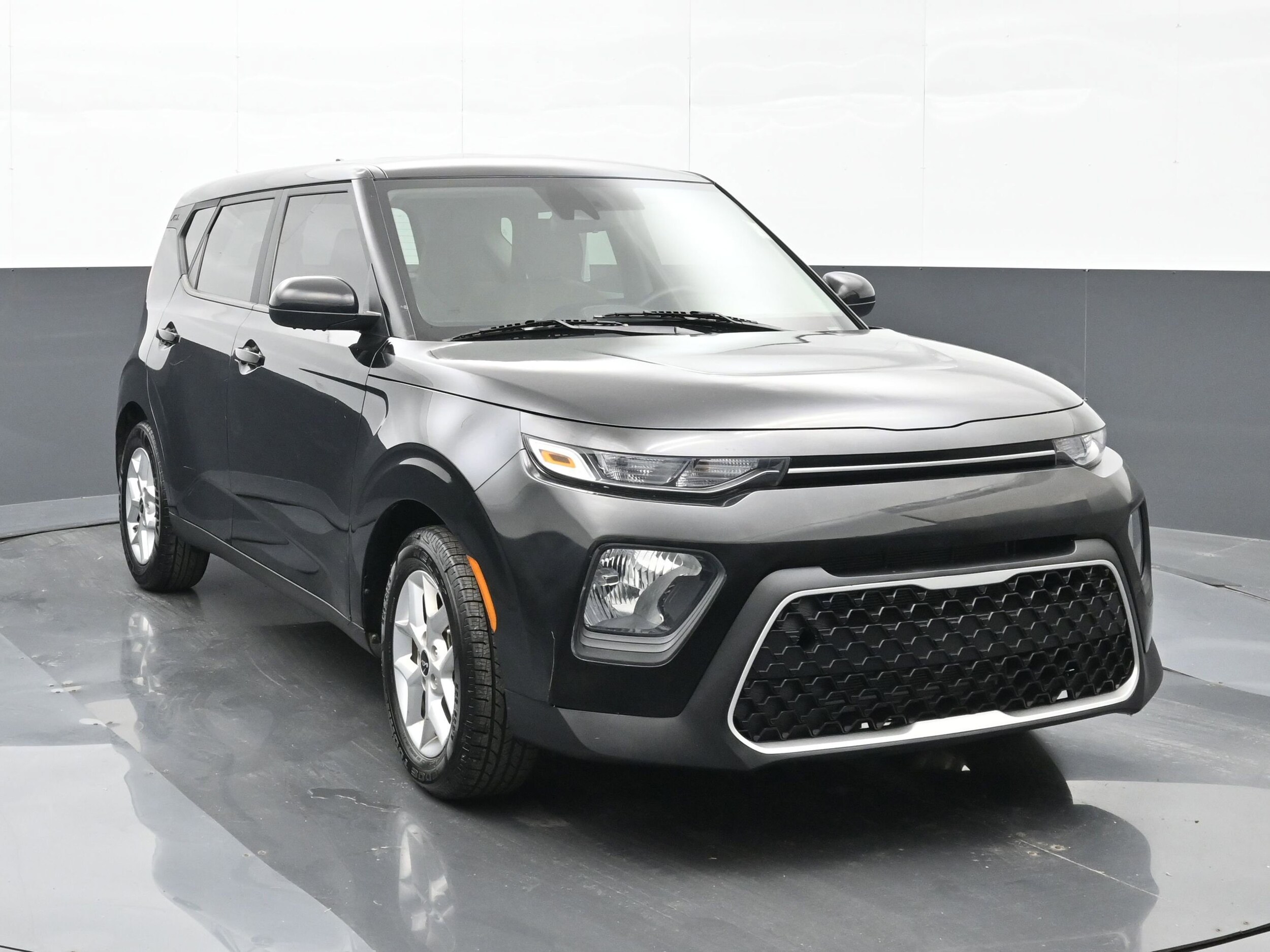 2022 Kia Soul LX photo 2