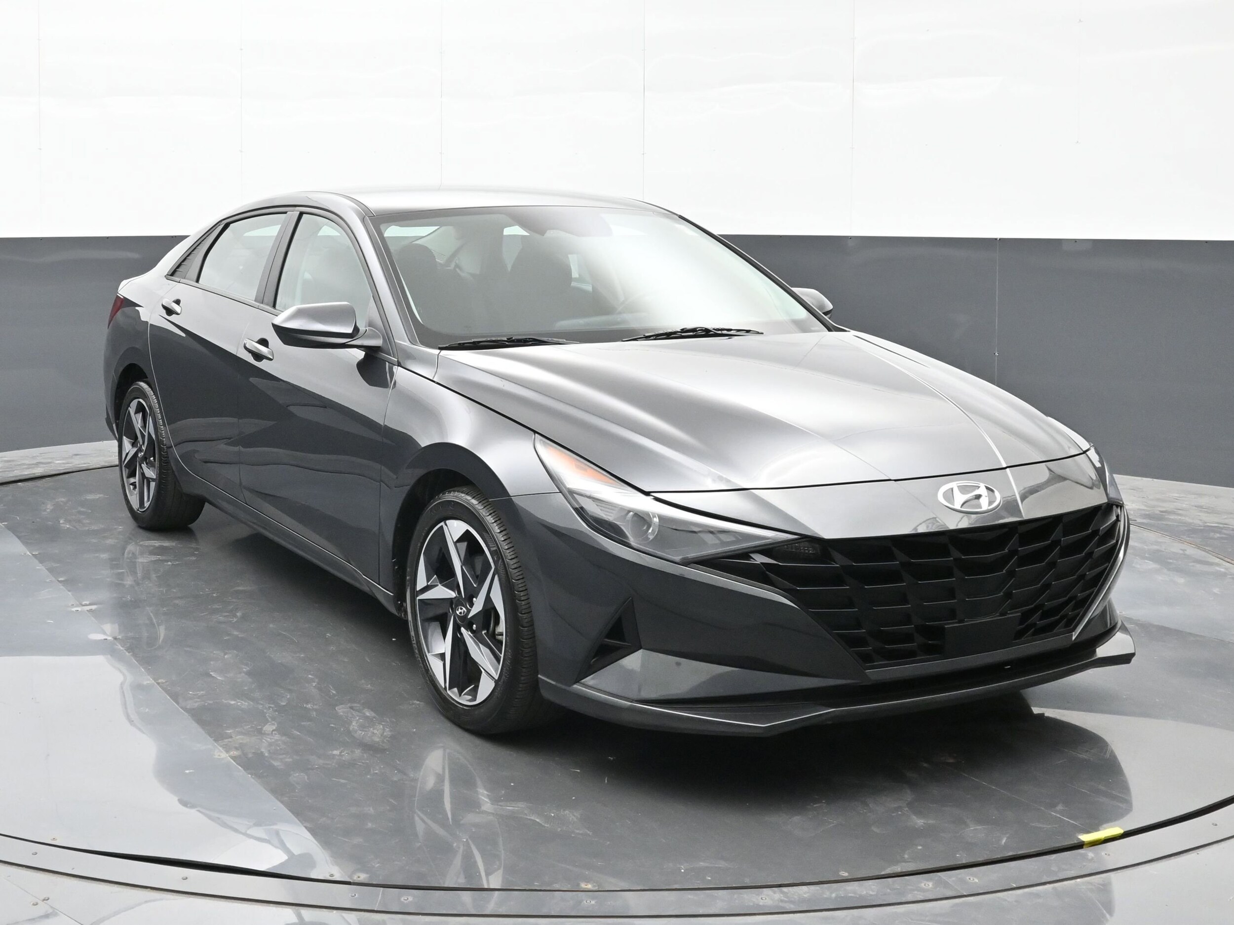 2023 Hyundai Elantra SEL Convenience photo 2