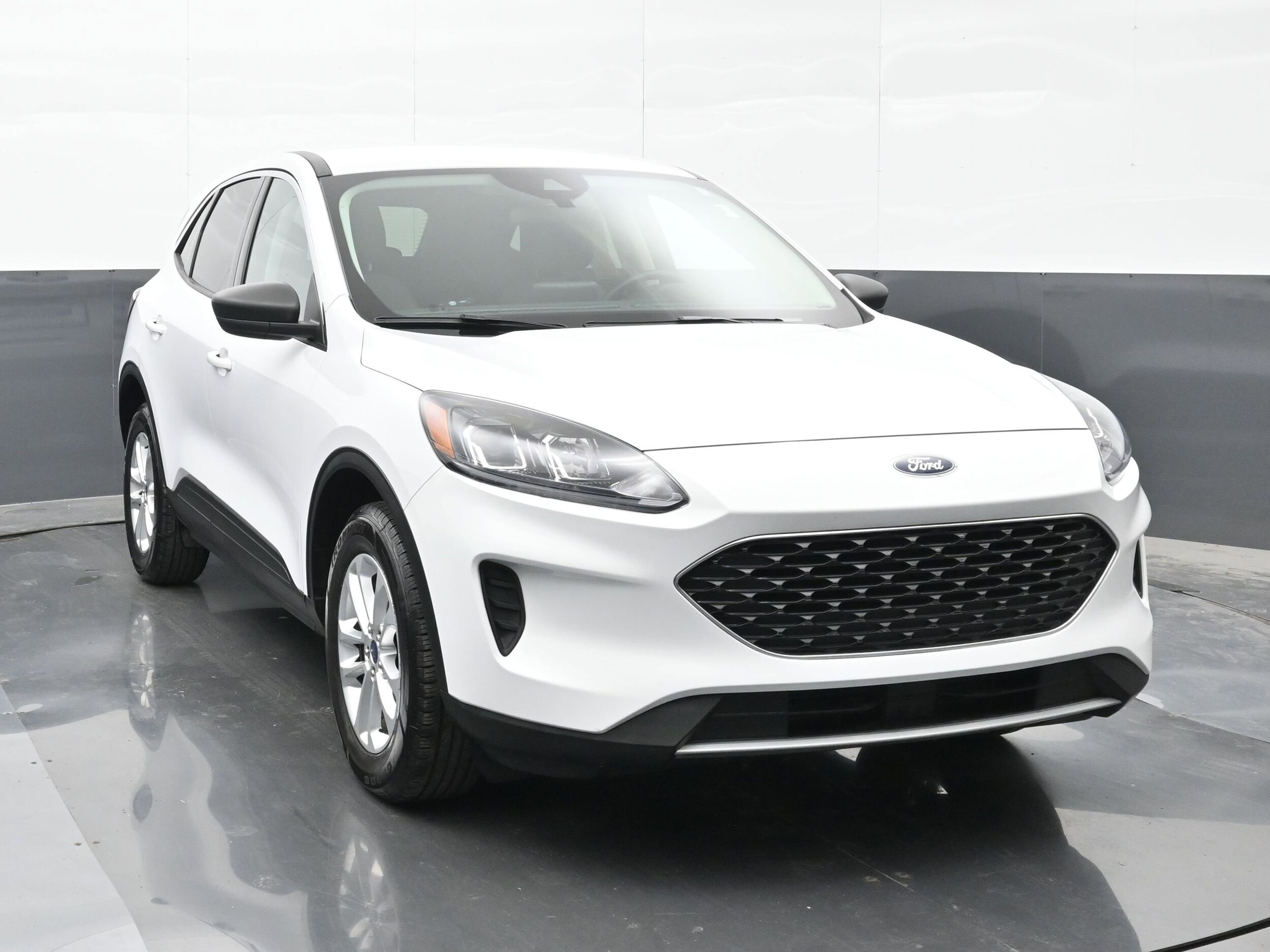 2022 Ford Escape SE photo 2