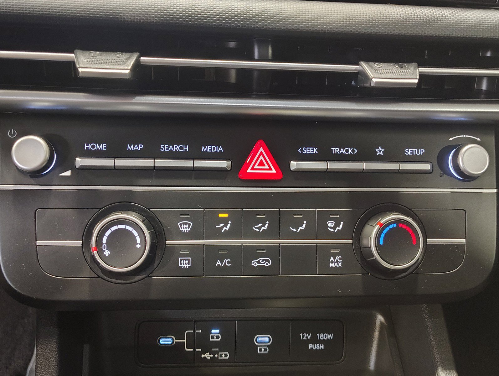 2025 Hyundai Tucson SE - Photo 11