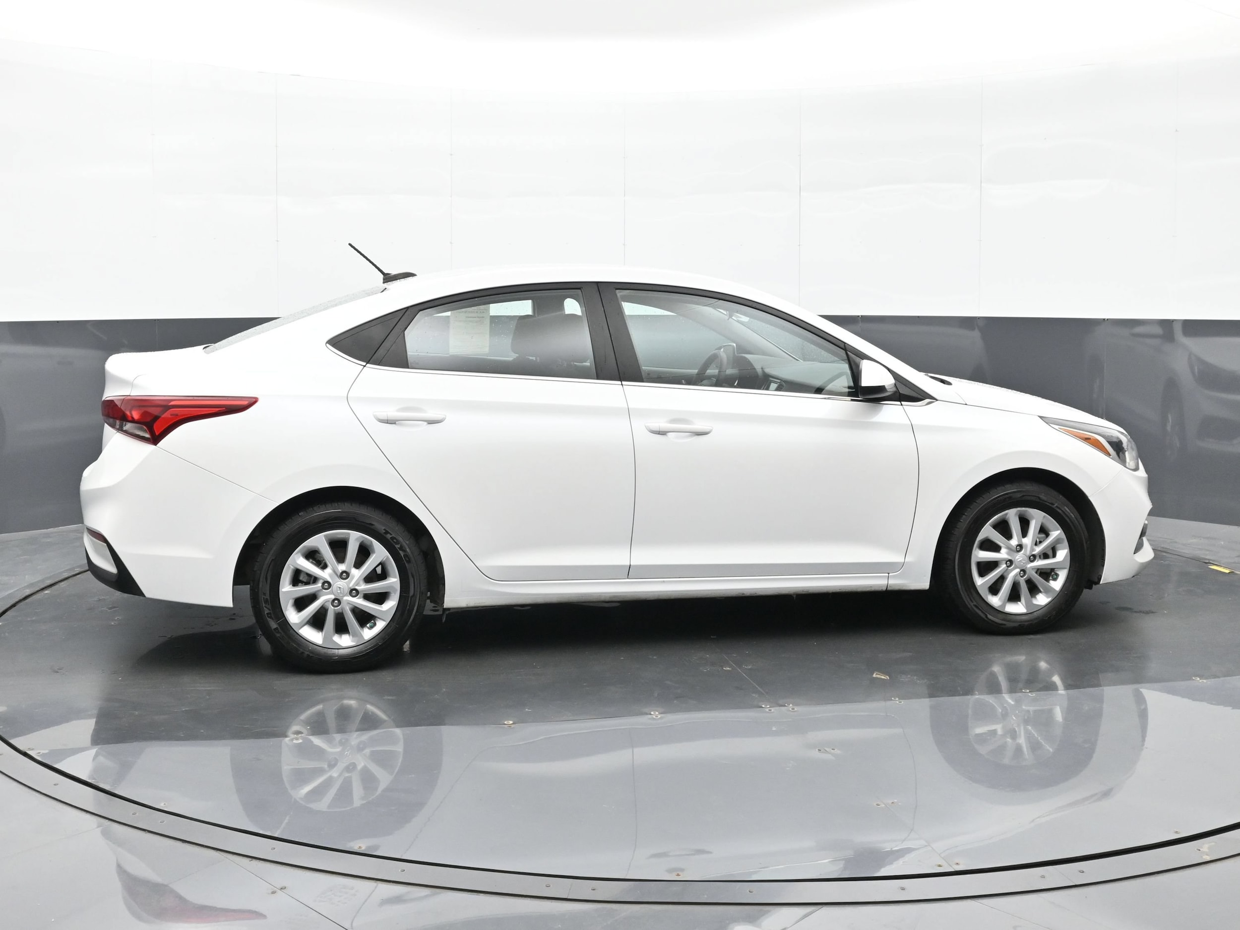 2022 Hyundai Accent SEL - Photo 5