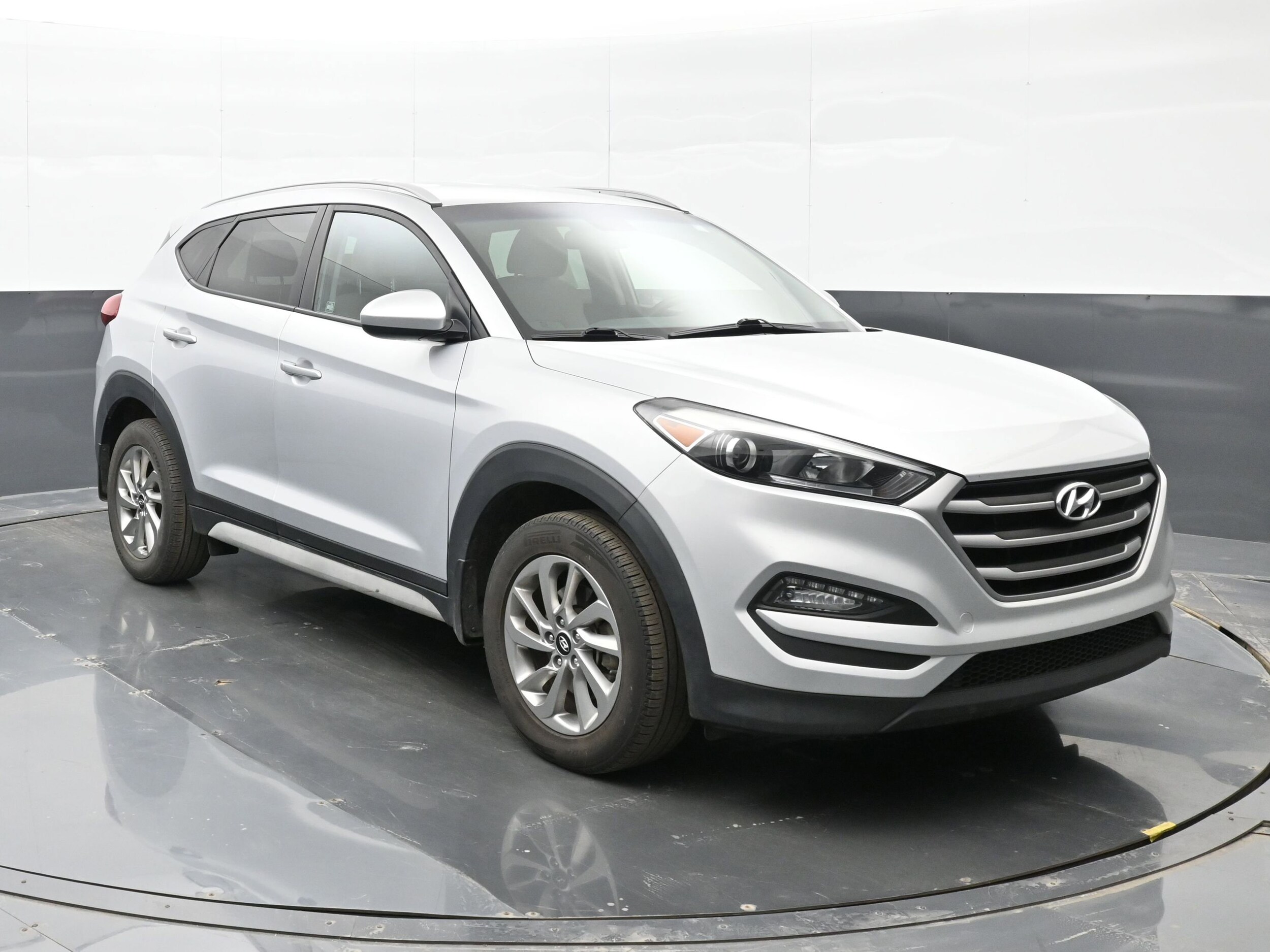 Used 2018 Hyundai Tucson SEL with VIN KM8J33A40JU660026 for sale in Michigan City, IN