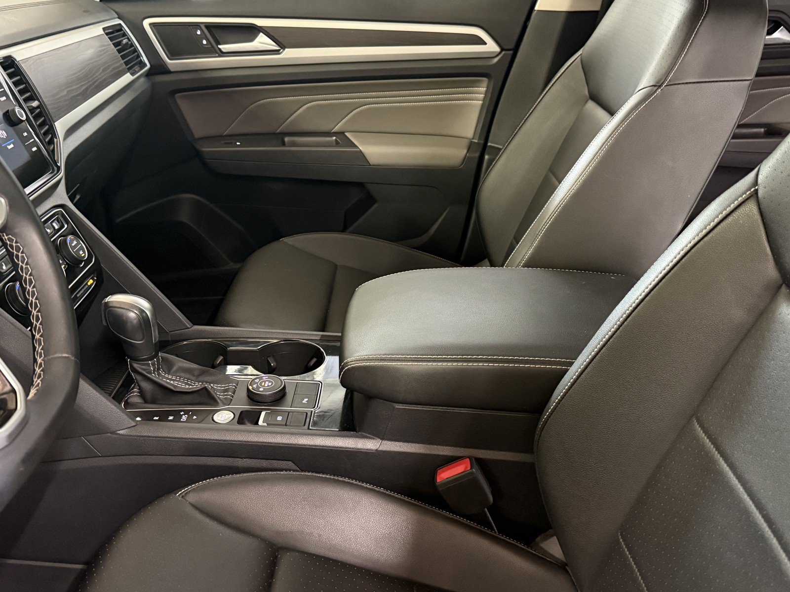 2023 Volkswagen Atlas SE w/Tech - Photo 24