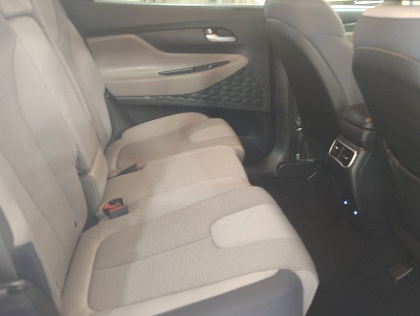 2023 Hyundai Santa Fe SE - Photo 18