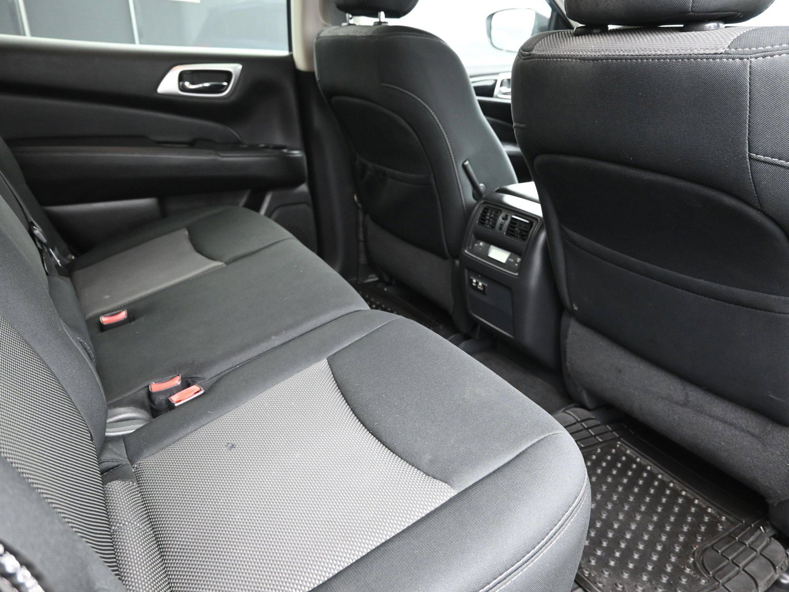 2020 Nissan Pathfinder SV - Photo 25