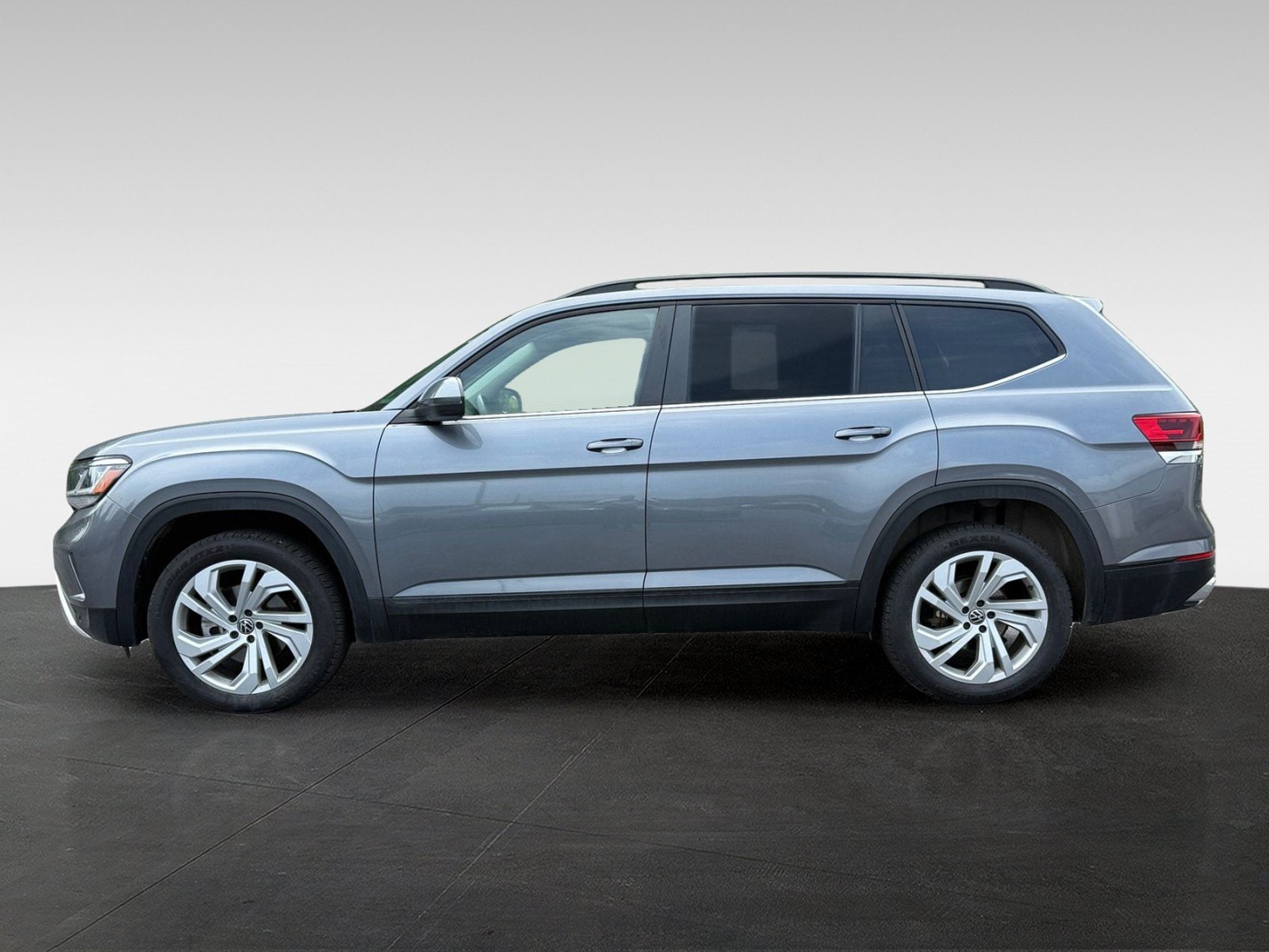 2023 Volkswagen Atlas SE w/Tech - Photo 8