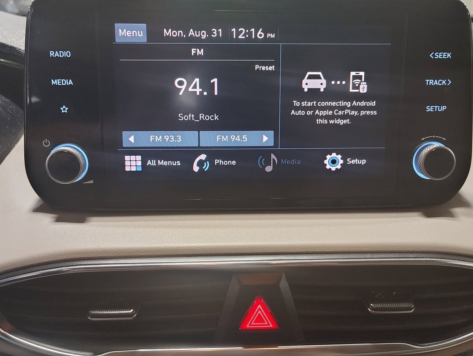 2023 Hyundai Santa Fe SE - Photo 3