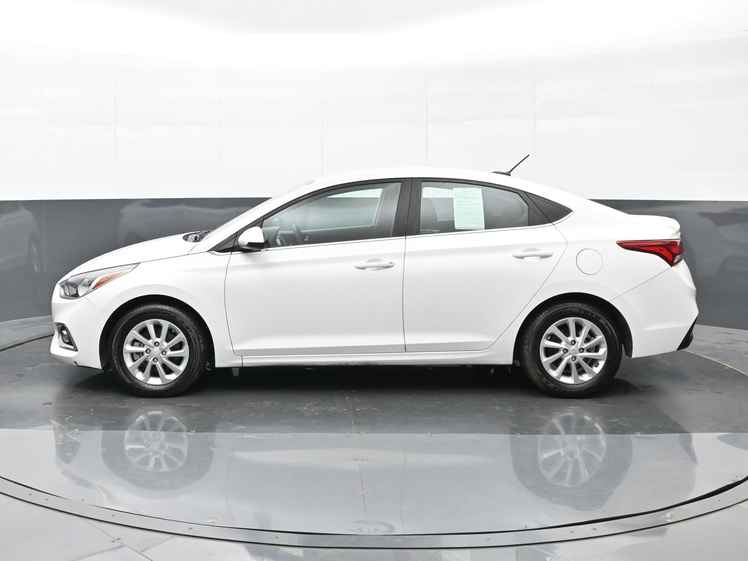 2022 Hyundai Accent SEL - Photo 9