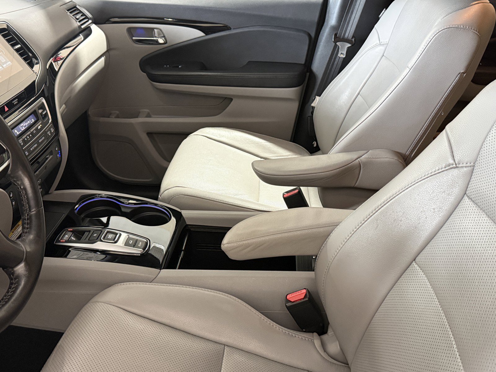 2022 Honda Pilot Elite - Photo 23