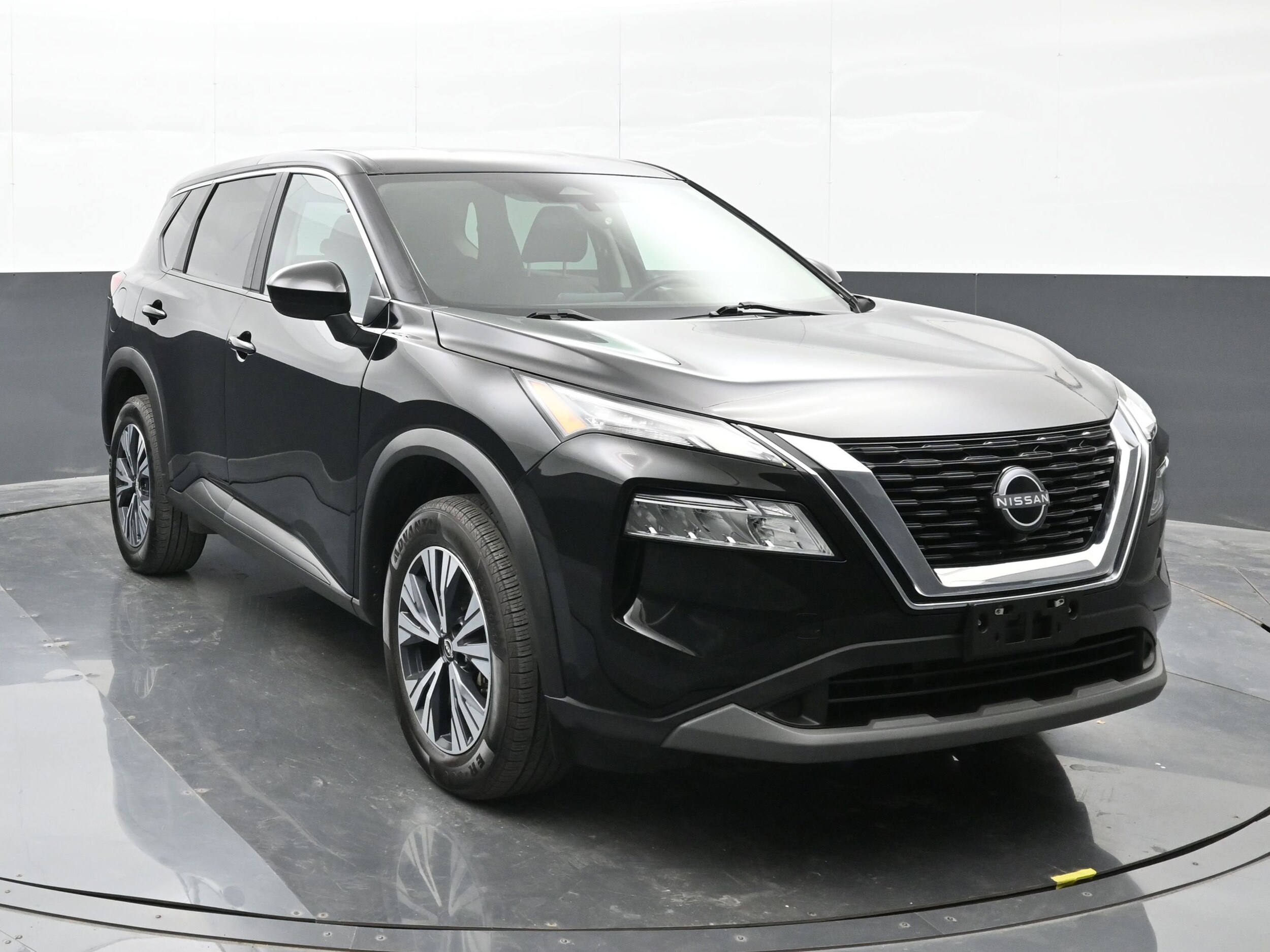 2023 Nissan Rogue SV photo 2