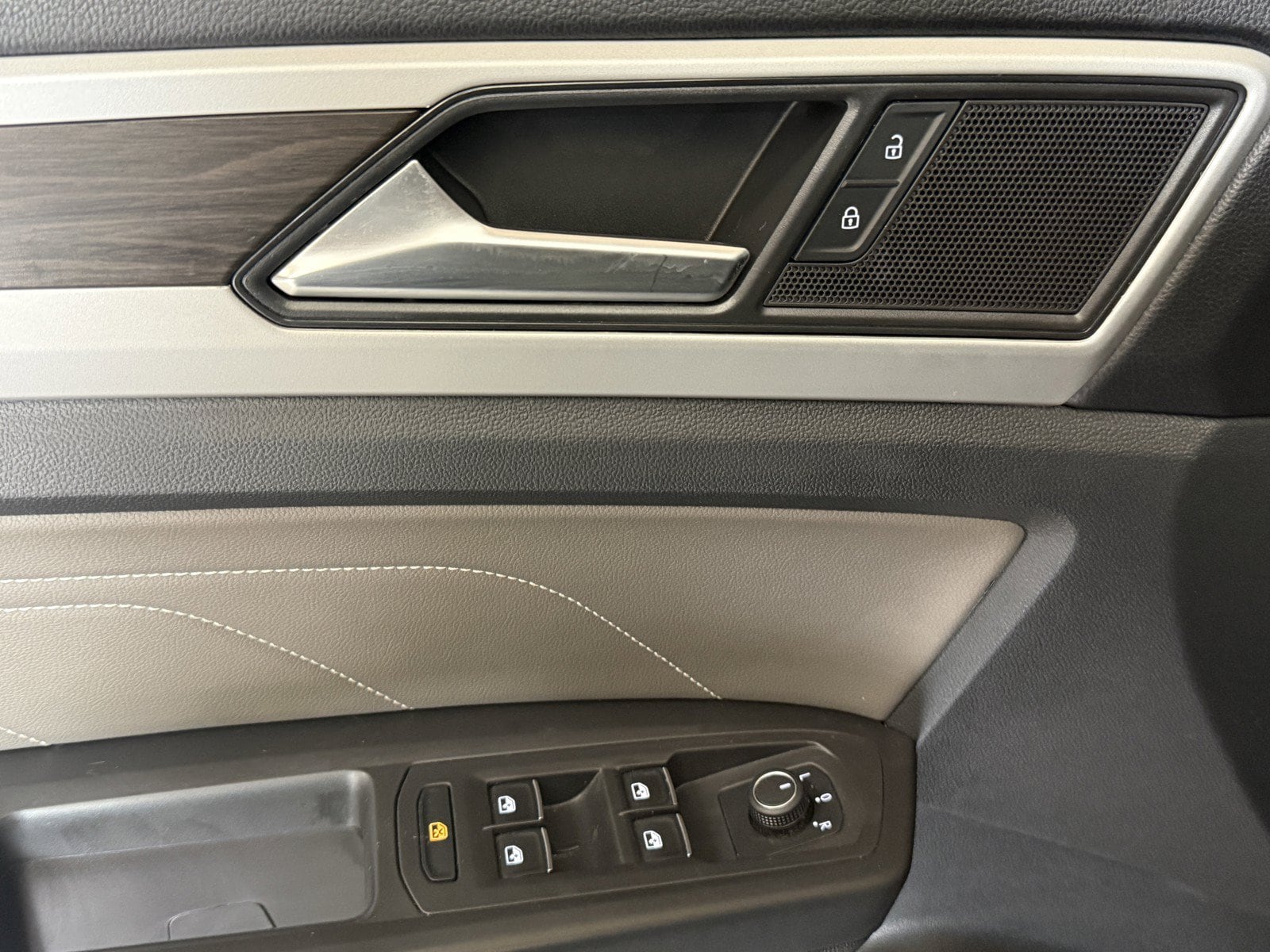 2023 Volkswagen Atlas SE w/Tech - Photo 19