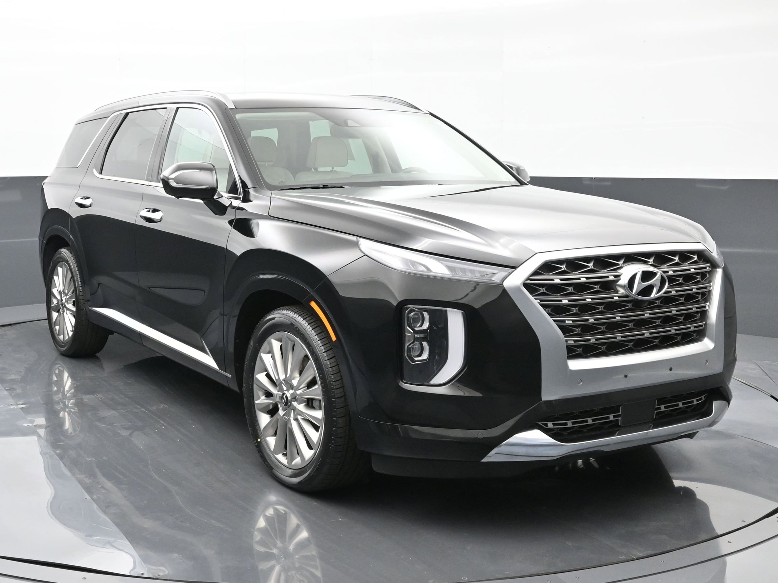 Used 2020 Hyundai Palisade Limited with VIN KM8R54HE4LU069296 for sale in Michigan City, IN