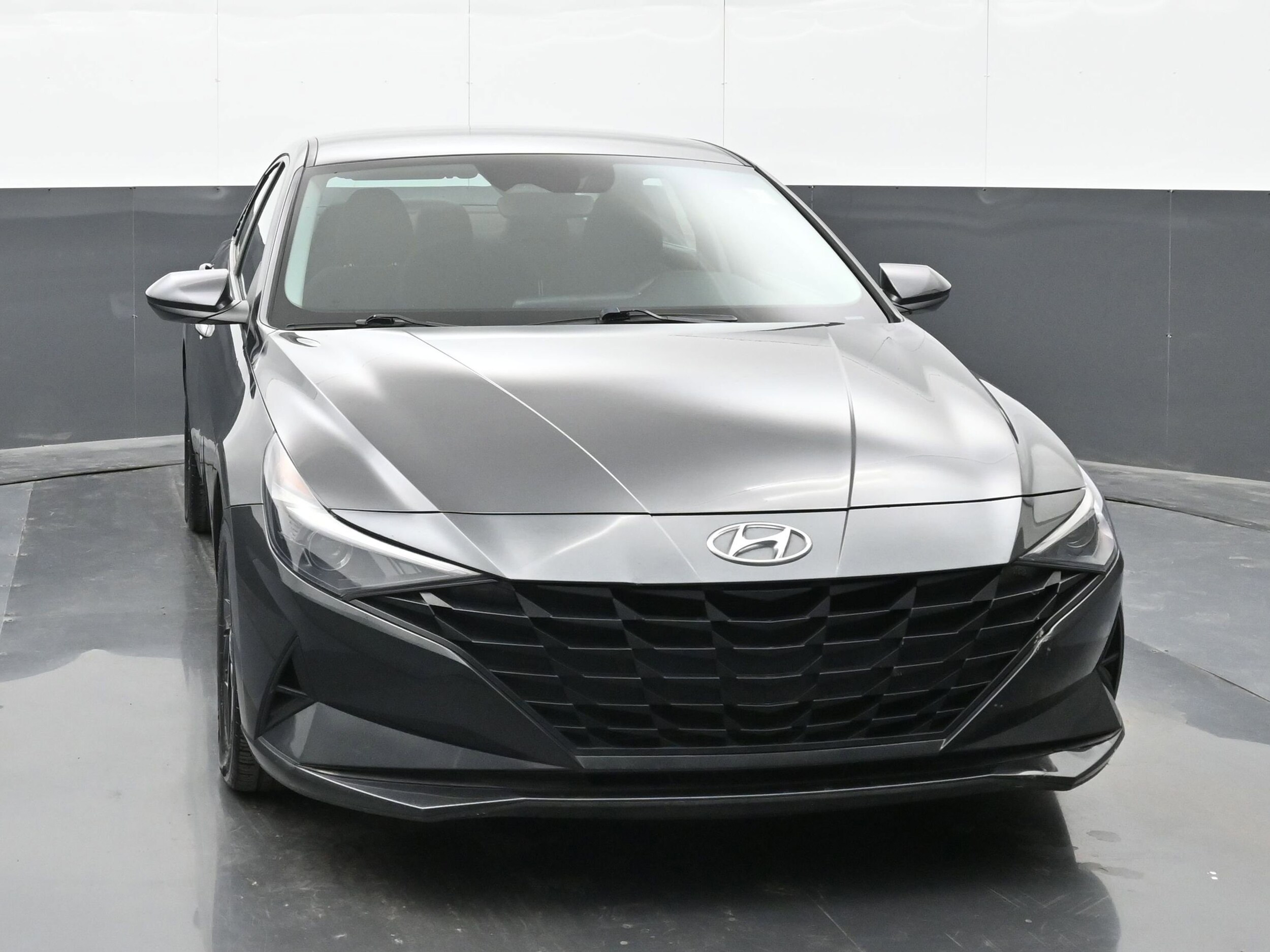 2023 Hyundai Elantra SEL photo 3