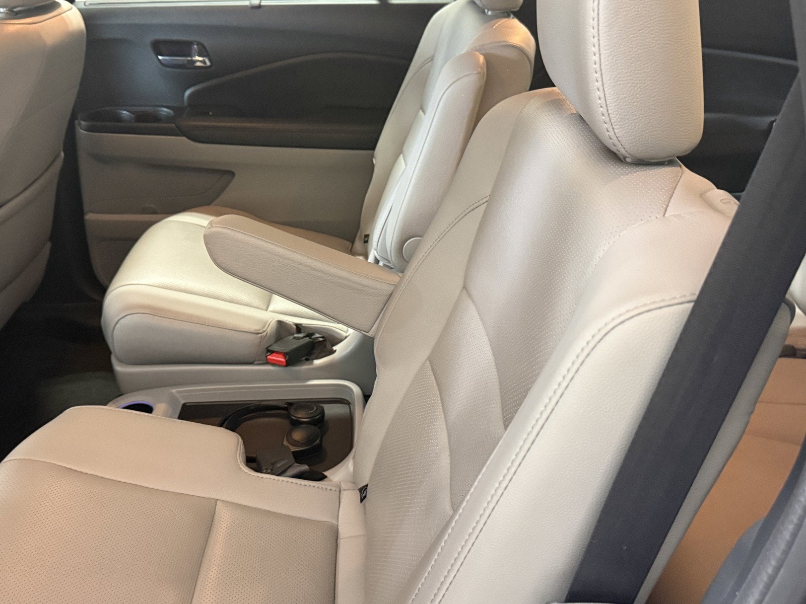 2022 Honda Pilot Elite - Photo 24