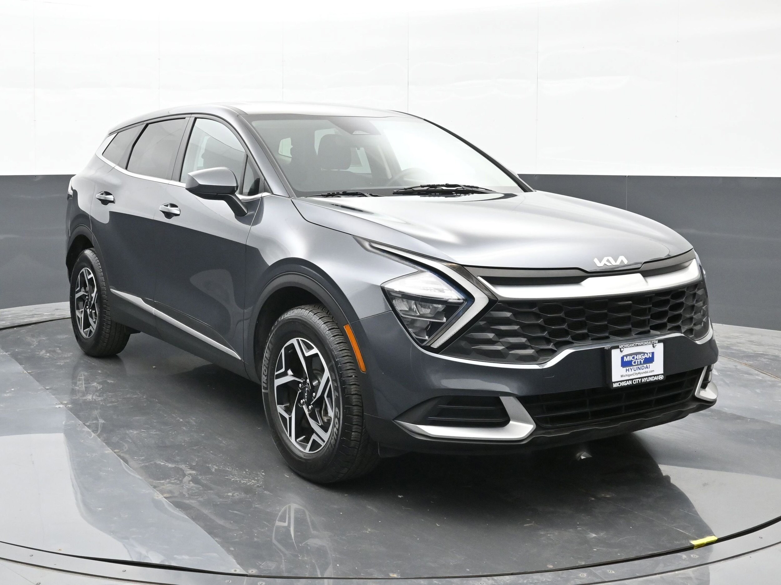 2023 Kia Sportage LX photo 2