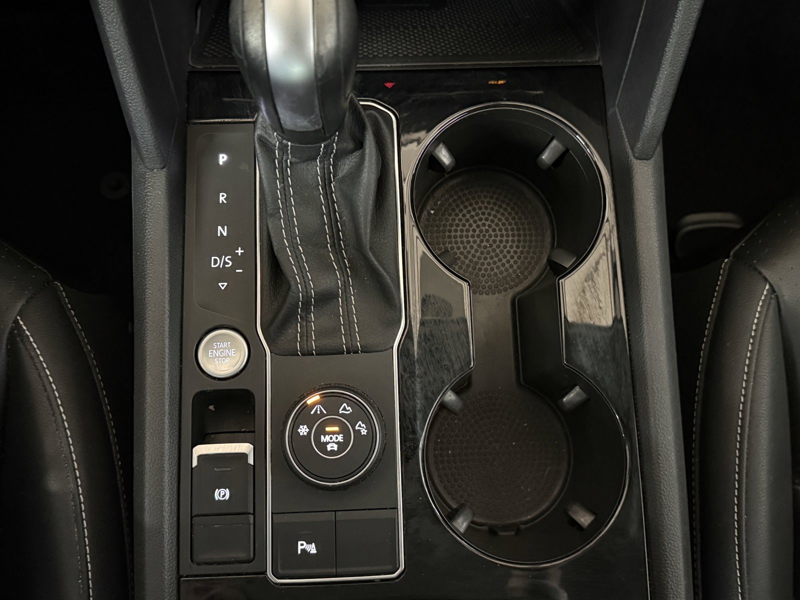 2023 Volkswagen Atlas SE w/Tech - Photo 14