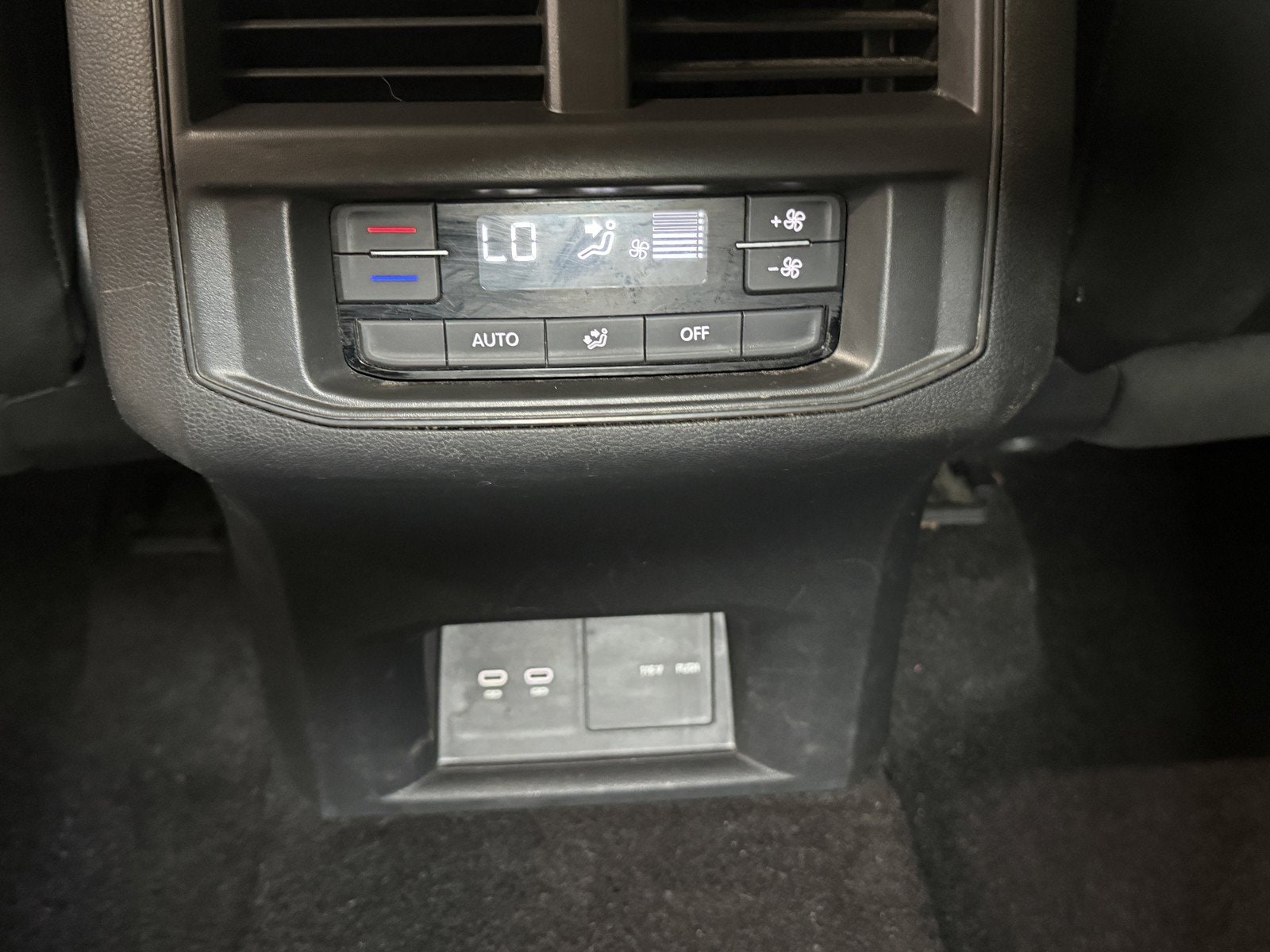 2023 Volkswagen Atlas SE w/Tech - Photo 22