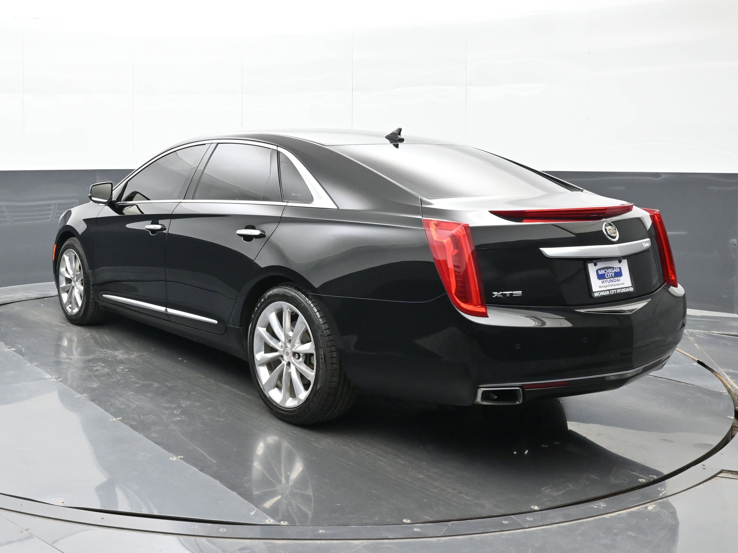 Used 2014 Cadillac XTS Luxury Collection with VIN 2G61M5S37E9148580 for sale in Michigan City, IN