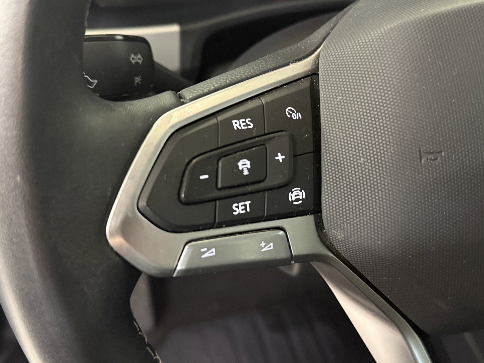 2023 Volkswagen Atlas SE w/Tech - Photo 16