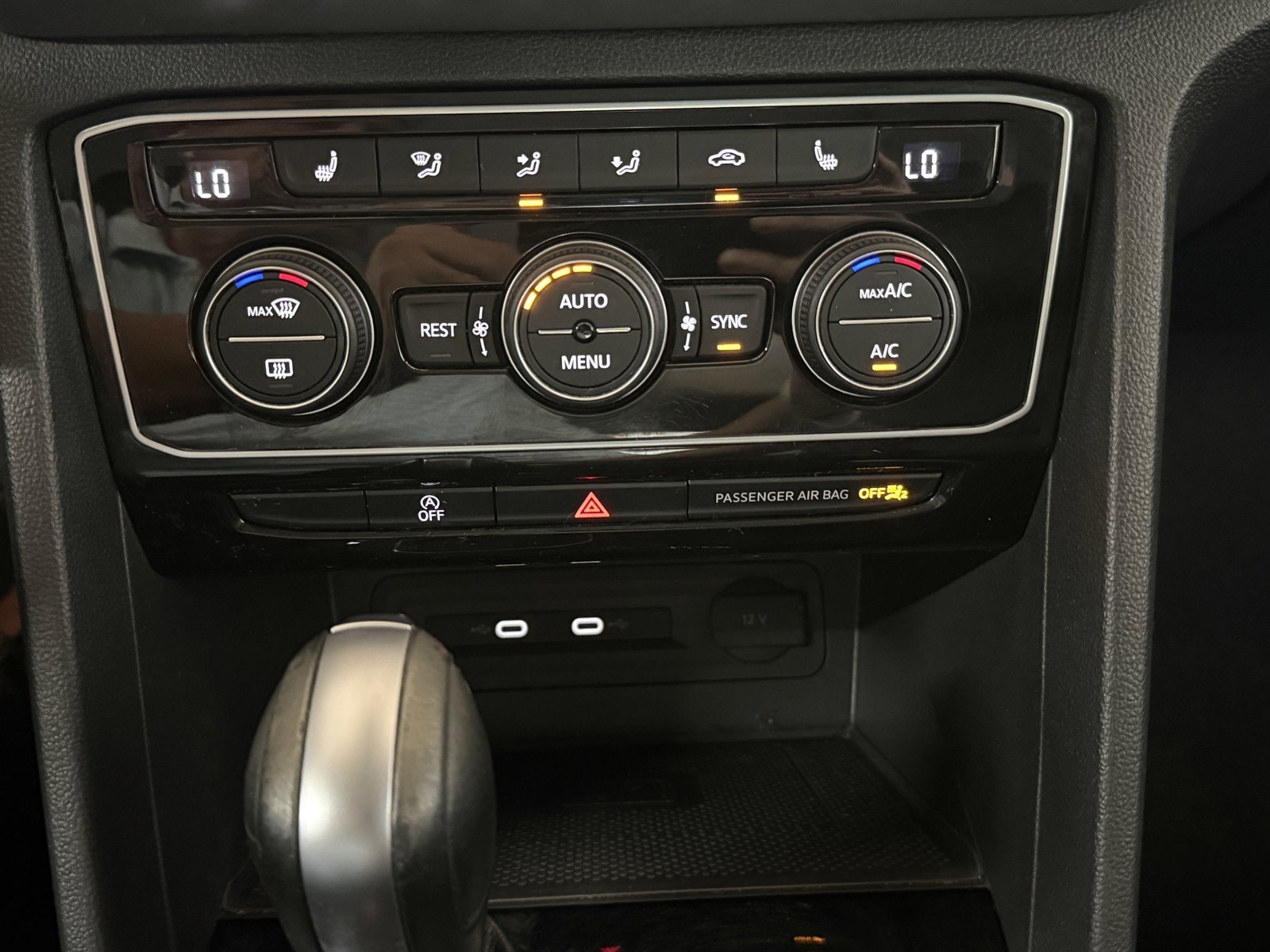2023 Volkswagen Atlas SE w/Tech - Photo 13