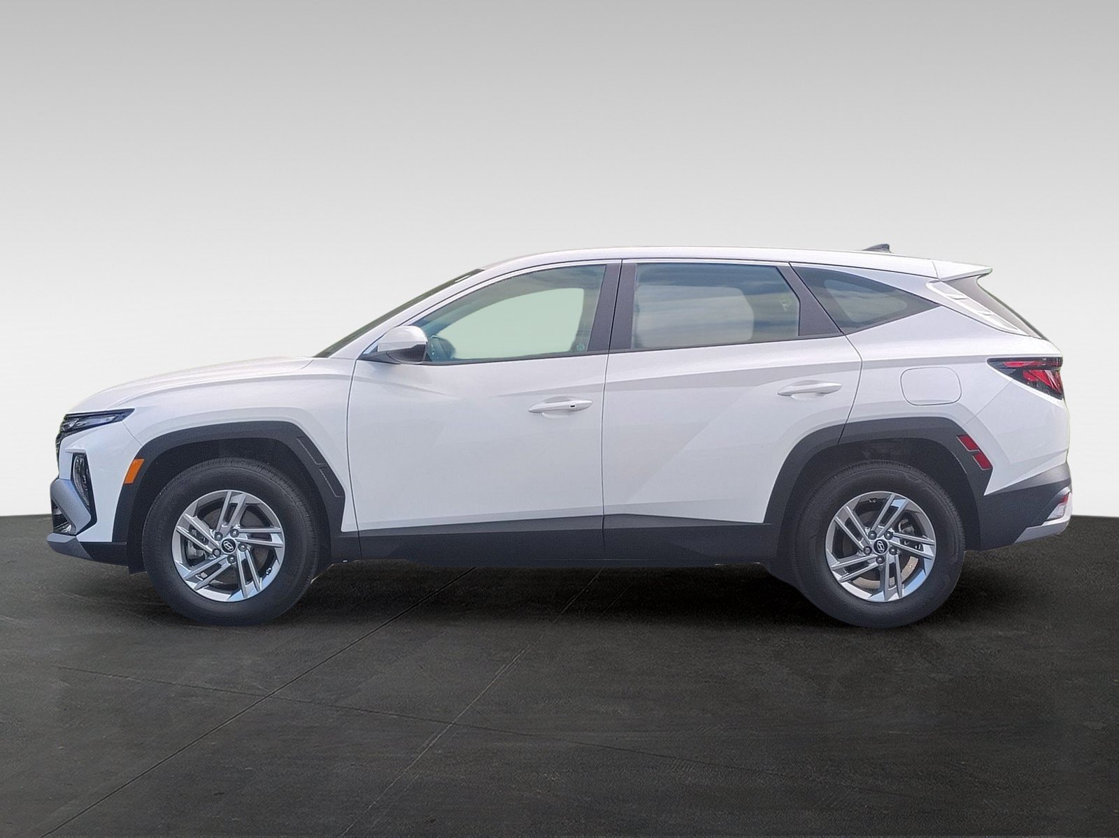 2025 Hyundai Tucson SE - Photo 8
