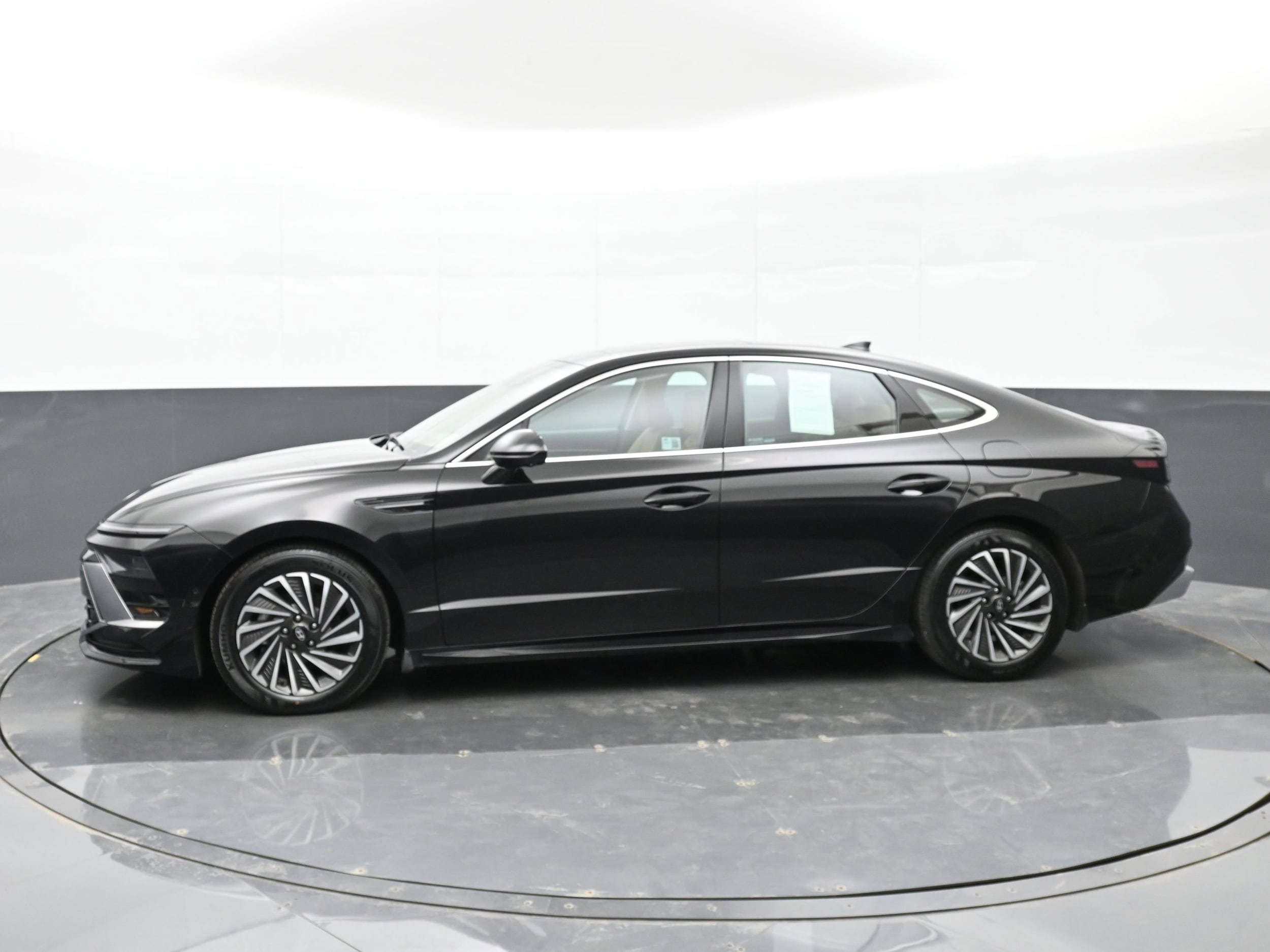 2025 Hyundai Sonata Hybrid Limited - Photo 9