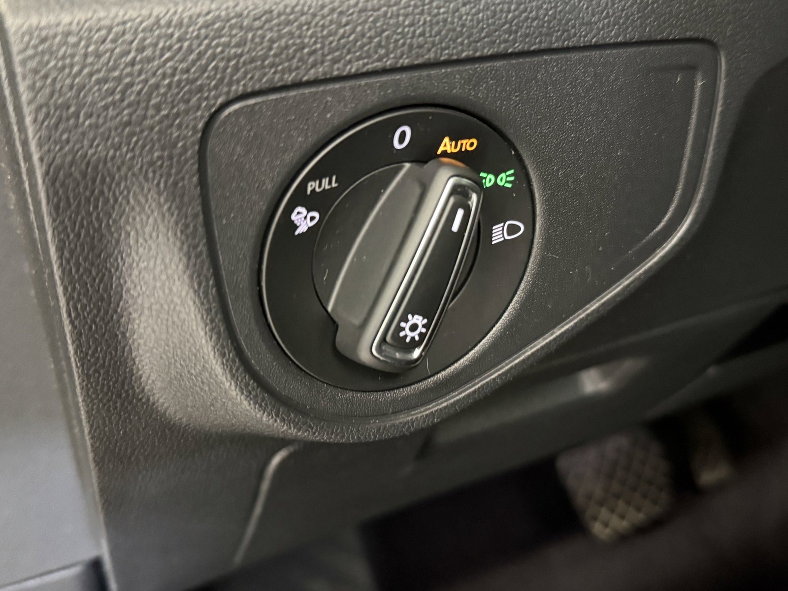 2023 Volkswagen Atlas SE w/Tech - Photo 18