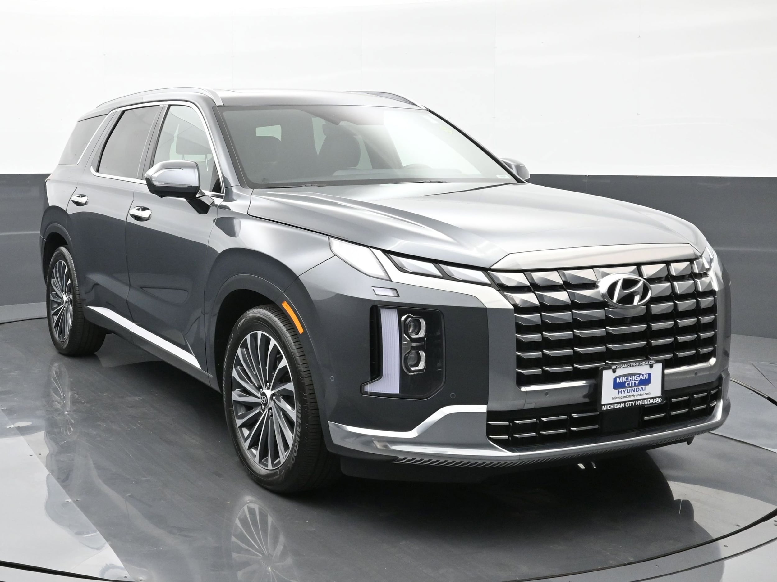 Used 2023 Hyundai Palisade Calligraphy with VIN KM8R7DGE7PU636957 for sale in Michigan City, IN