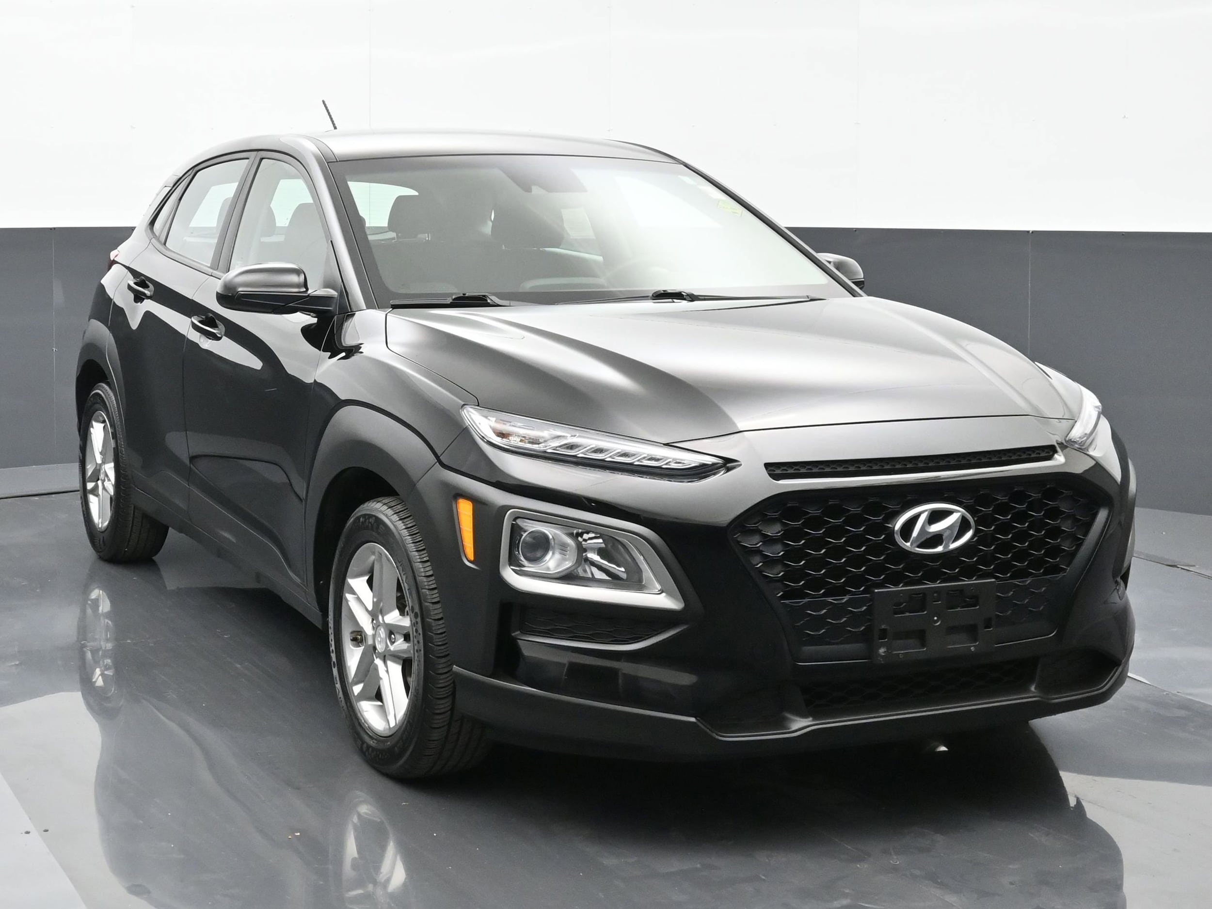 Used 2019 Hyundai Kona SE with VIN KM8K1CAA6KU218899 for sale in Michigan City, IN