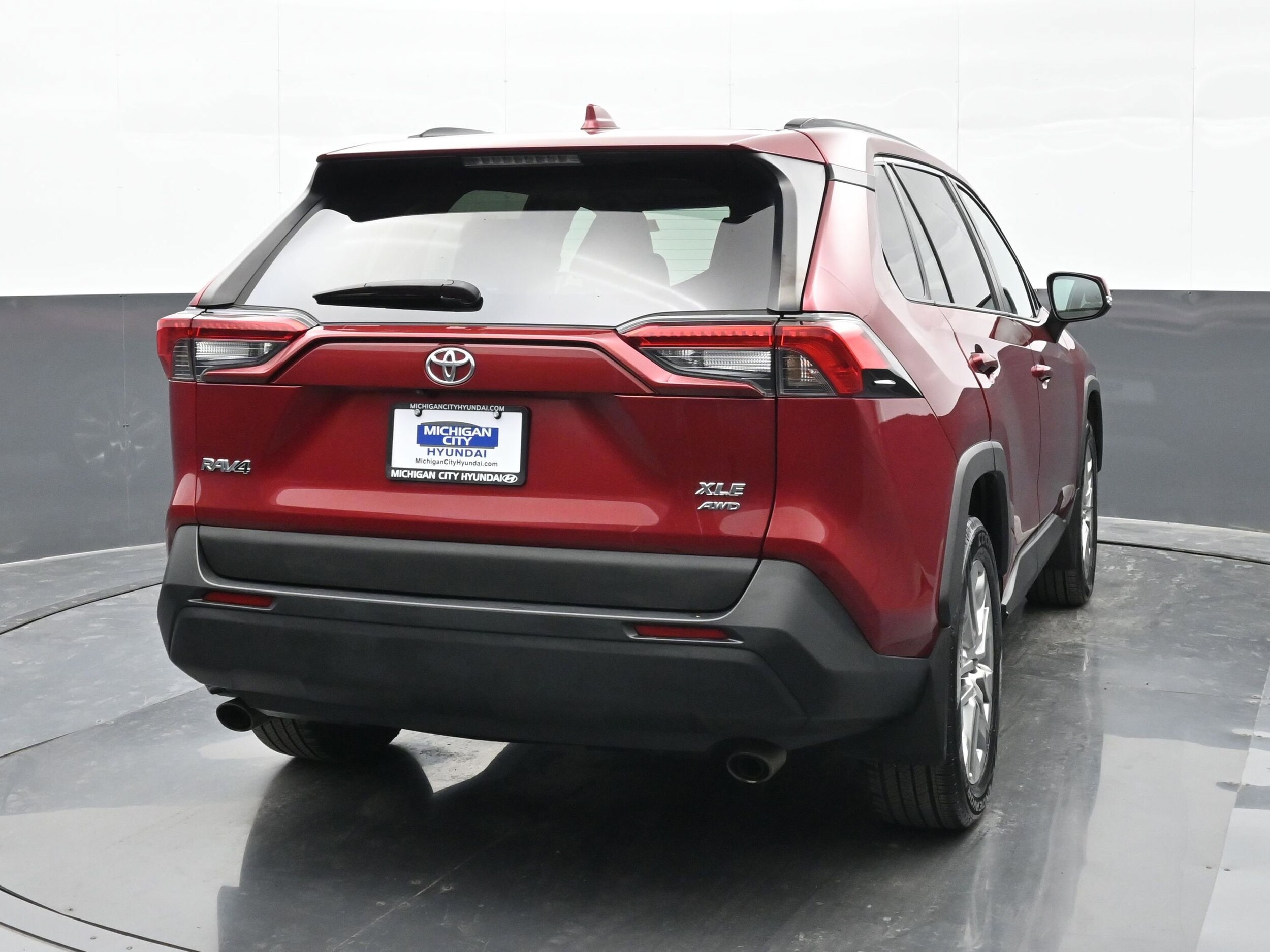 2021 Toyota RAV4 XLE Premium photo 3