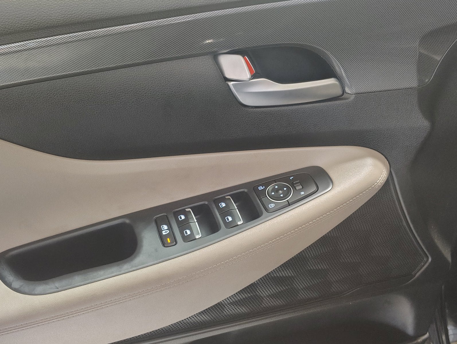2023 Hyundai Santa Fe SE - Photo 11