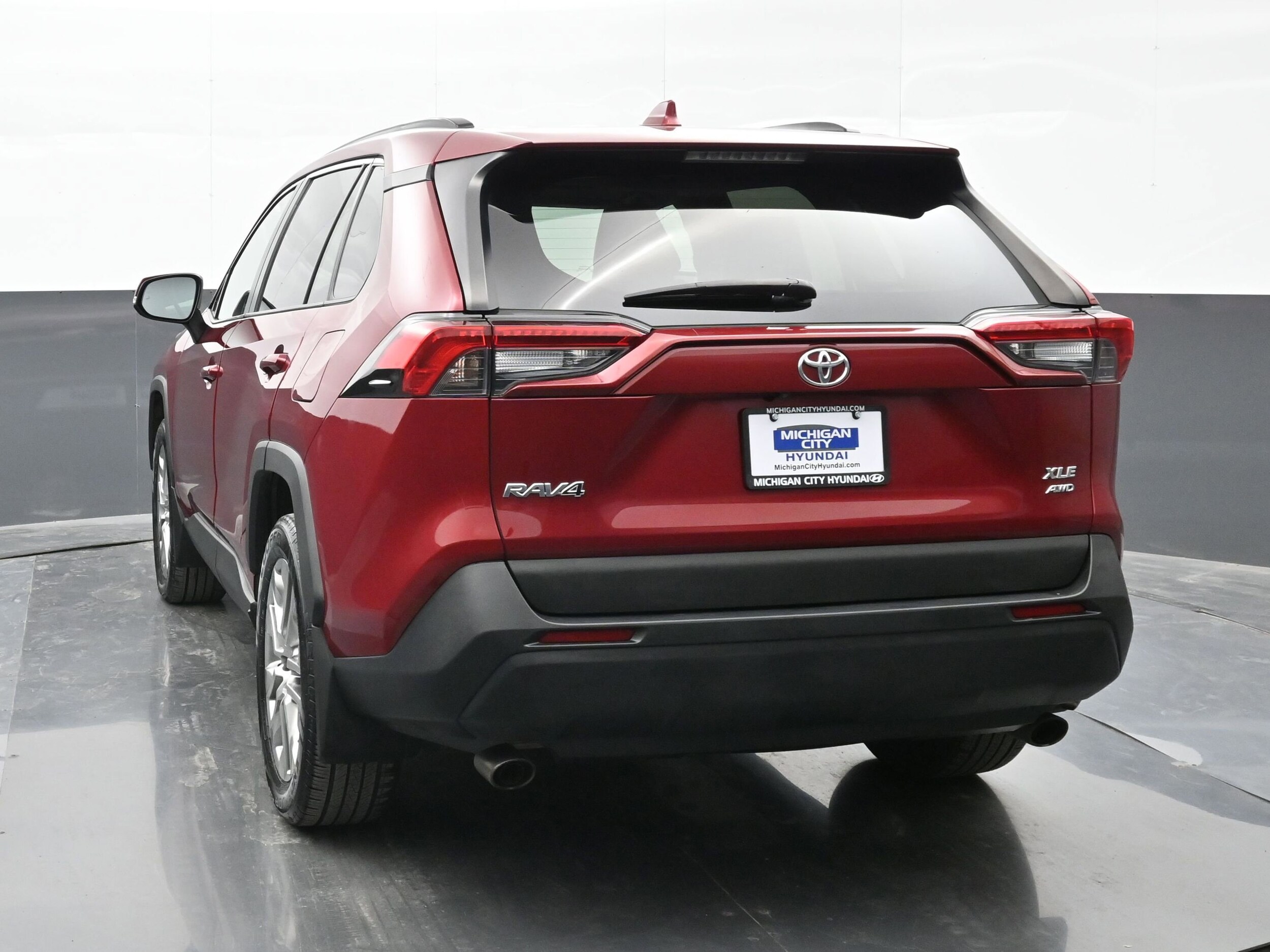 2021 Toyota RAV4 XLE Premium photo 2