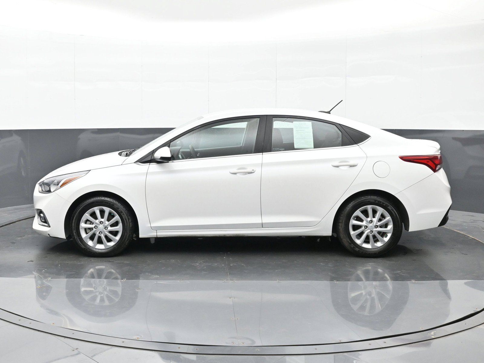 2022 Hyundai Accent SEL - Photo 9