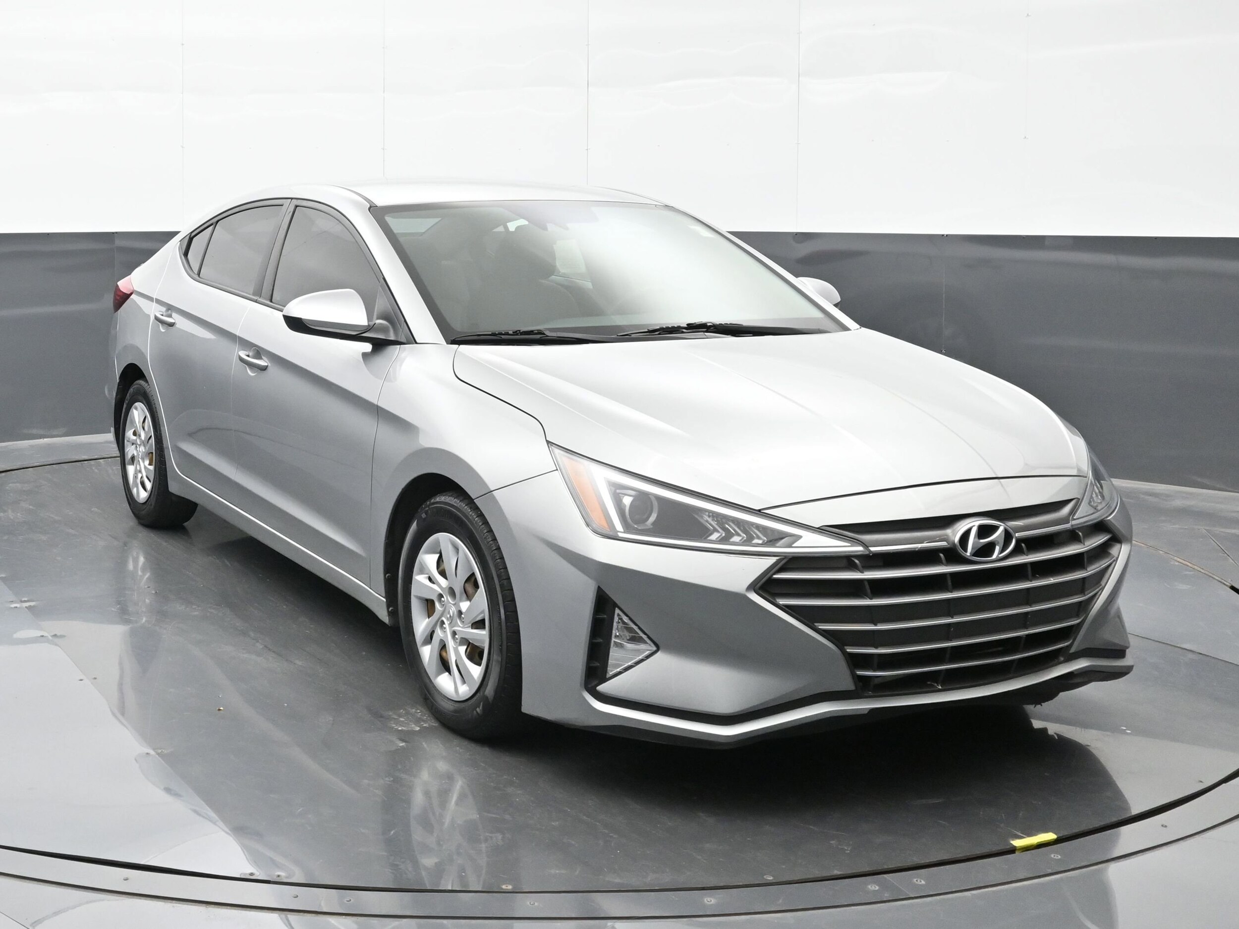 2020 Hyundai Elantra SE photo 2
