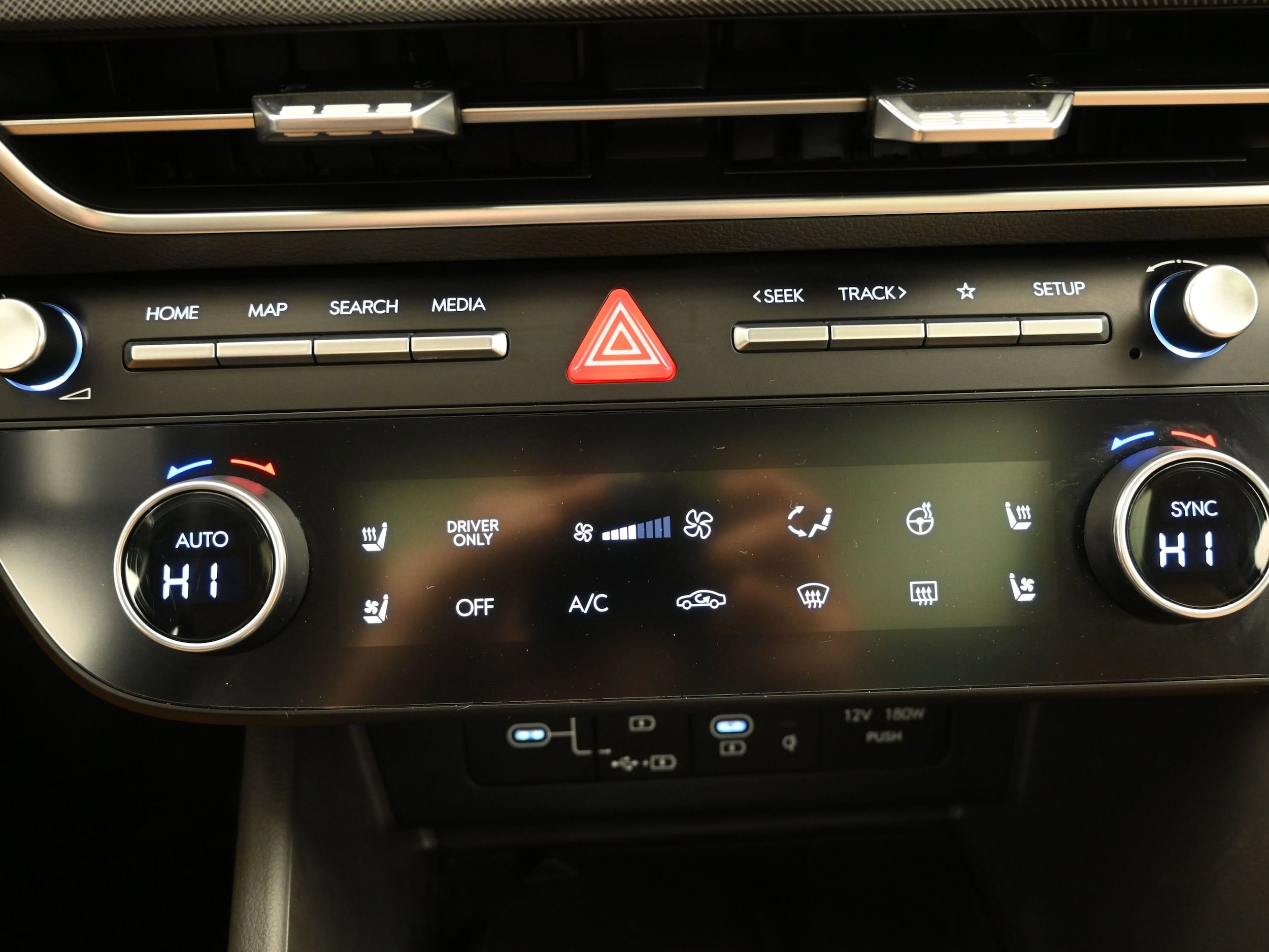 2025 Hyundai Sonata Hybrid Limited - Photo 17
