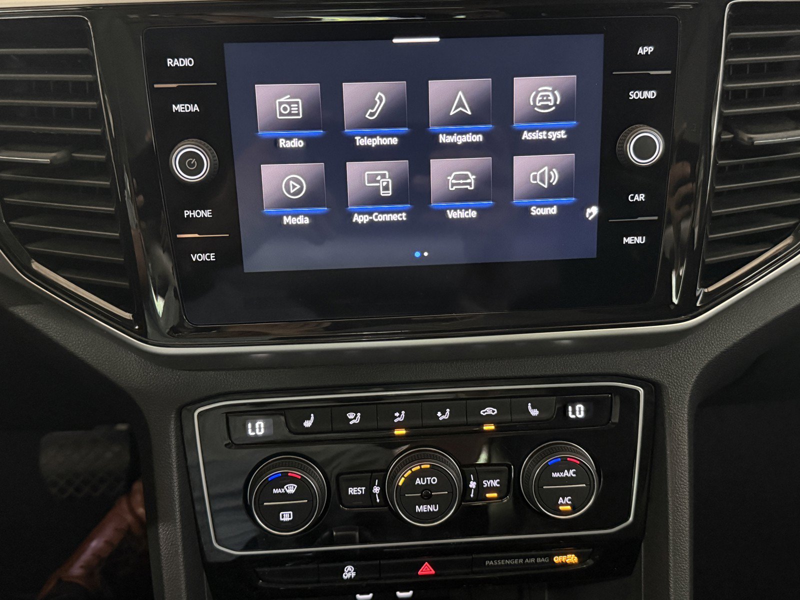 2023 Volkswagen Atlas SE w/Tech - Photo 12