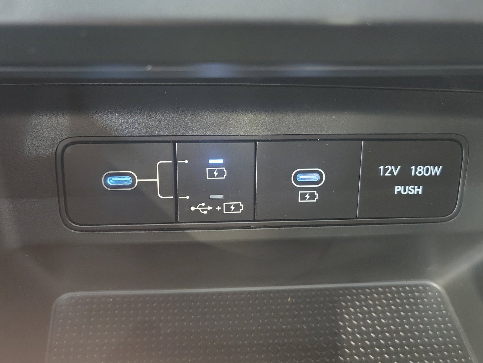 2025 Hyundai Tucson SE - Photo 12