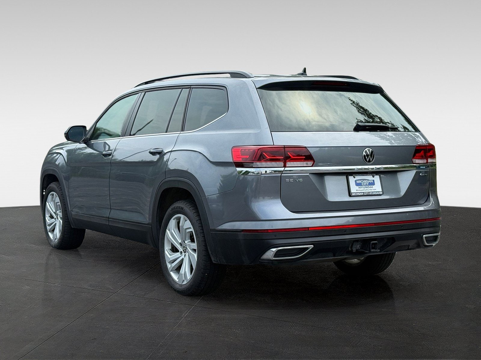 2023 Volkswagen Atlas SE w/Tech - Photo 7